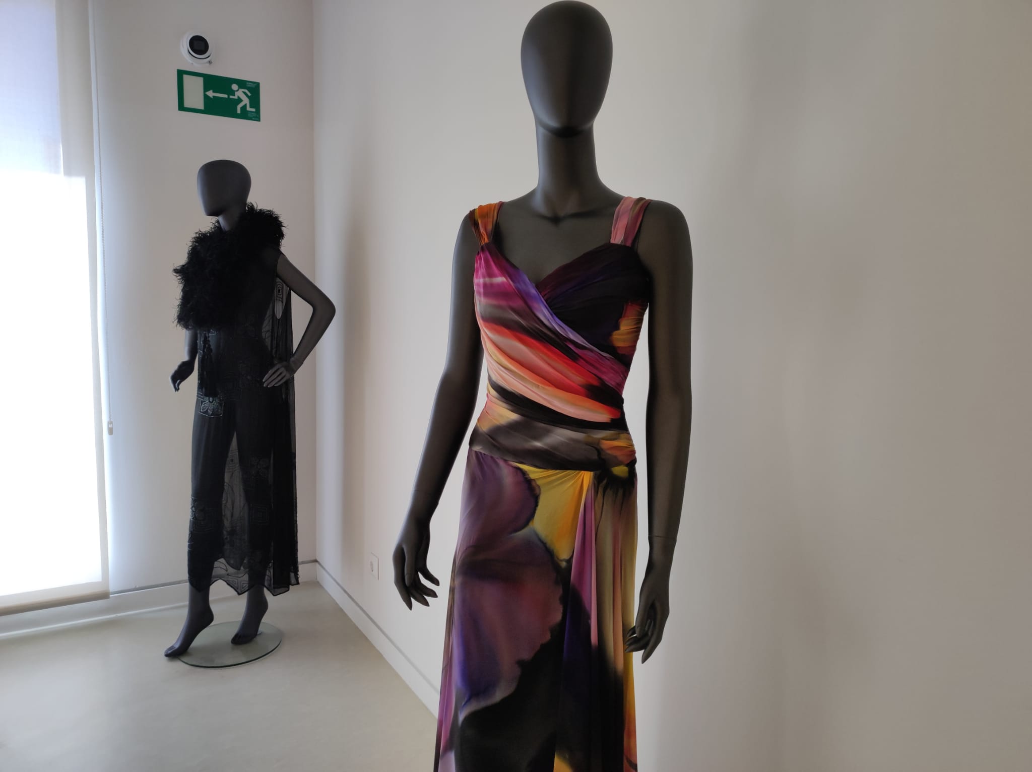 La exposición 'Vísteme: de la alta costura al arte', en imágenes La exposición 'Vísteme: de la alta costura al arte', en imágenes