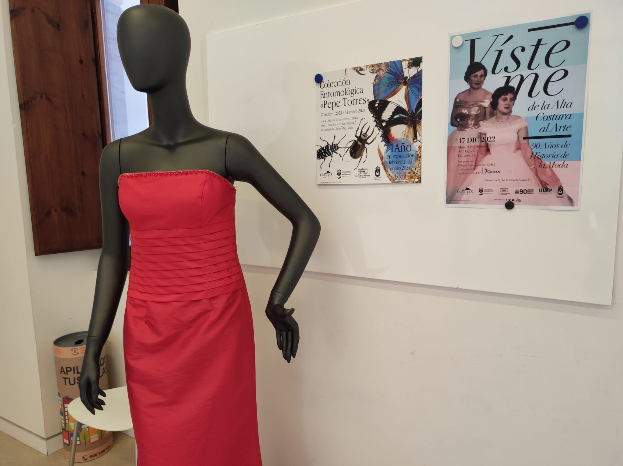 La exposición 'Vísteme: de la alta costura al arte', en imágenes La exposición 'Vísteme: de la alta costura al arte', en imágenes