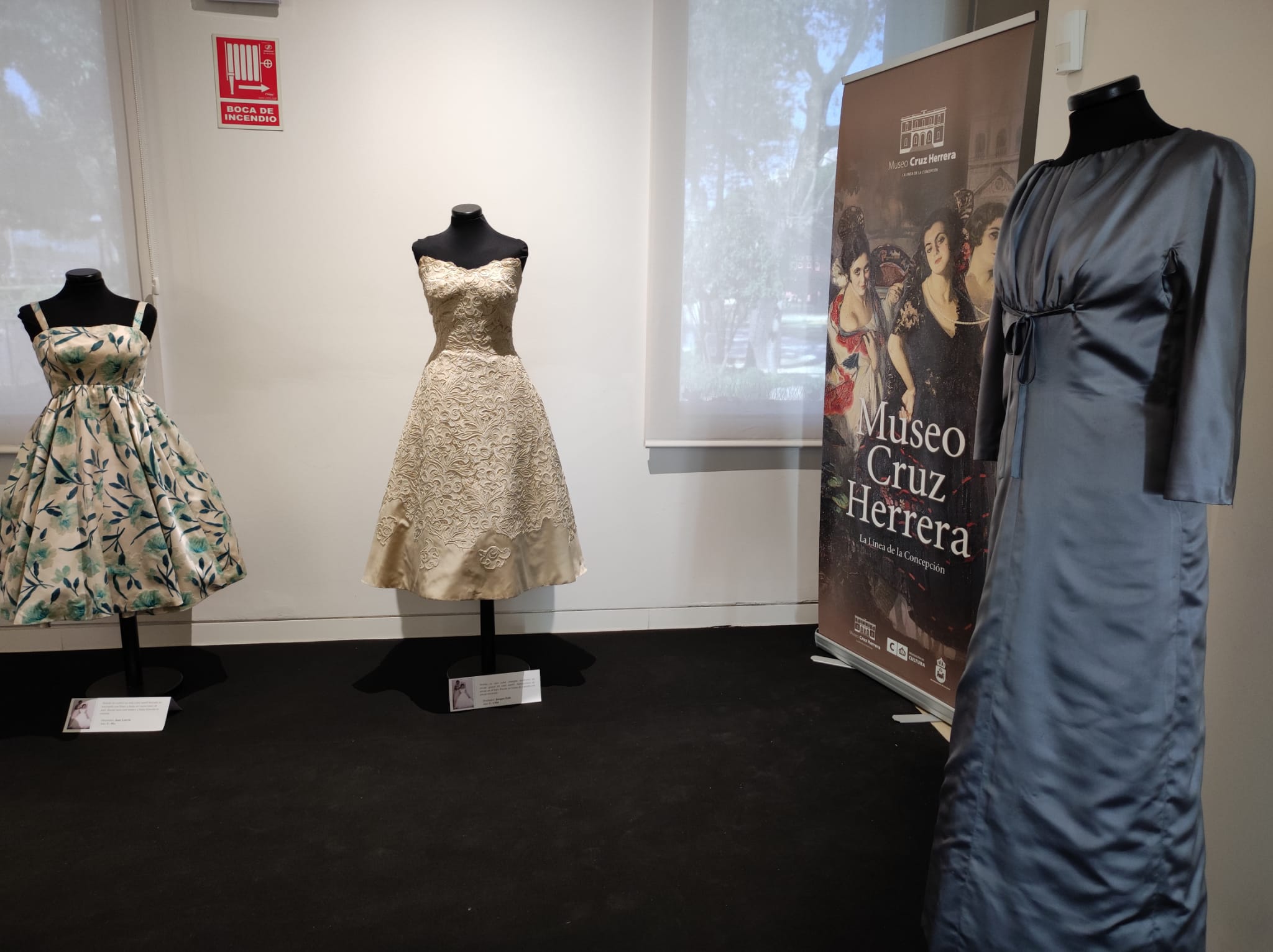 La exposición 'Vísteme: de la alta costura al arte', en imágenes La exposición 'Vísteme: de la alta costura al arte', en imágenes
