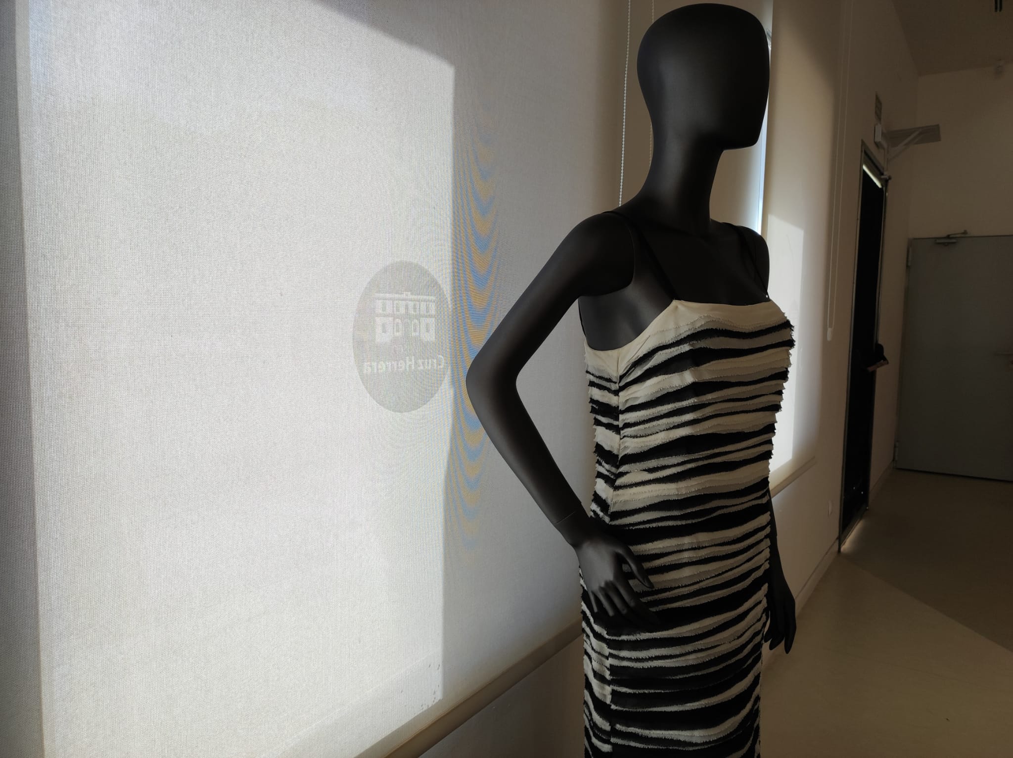 La exposición 'Vísteme: de la alta costura al arte', en imágenes La exposición 'Vísteme: de la alta costura al arte', en imágenes