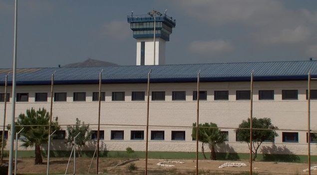 Intervienen teléfonos y drogas tras el vuelo de un dron a la prisión de Botafuegos de Algeciras. Imagen de archivo de la cárcel de Botafuegos.