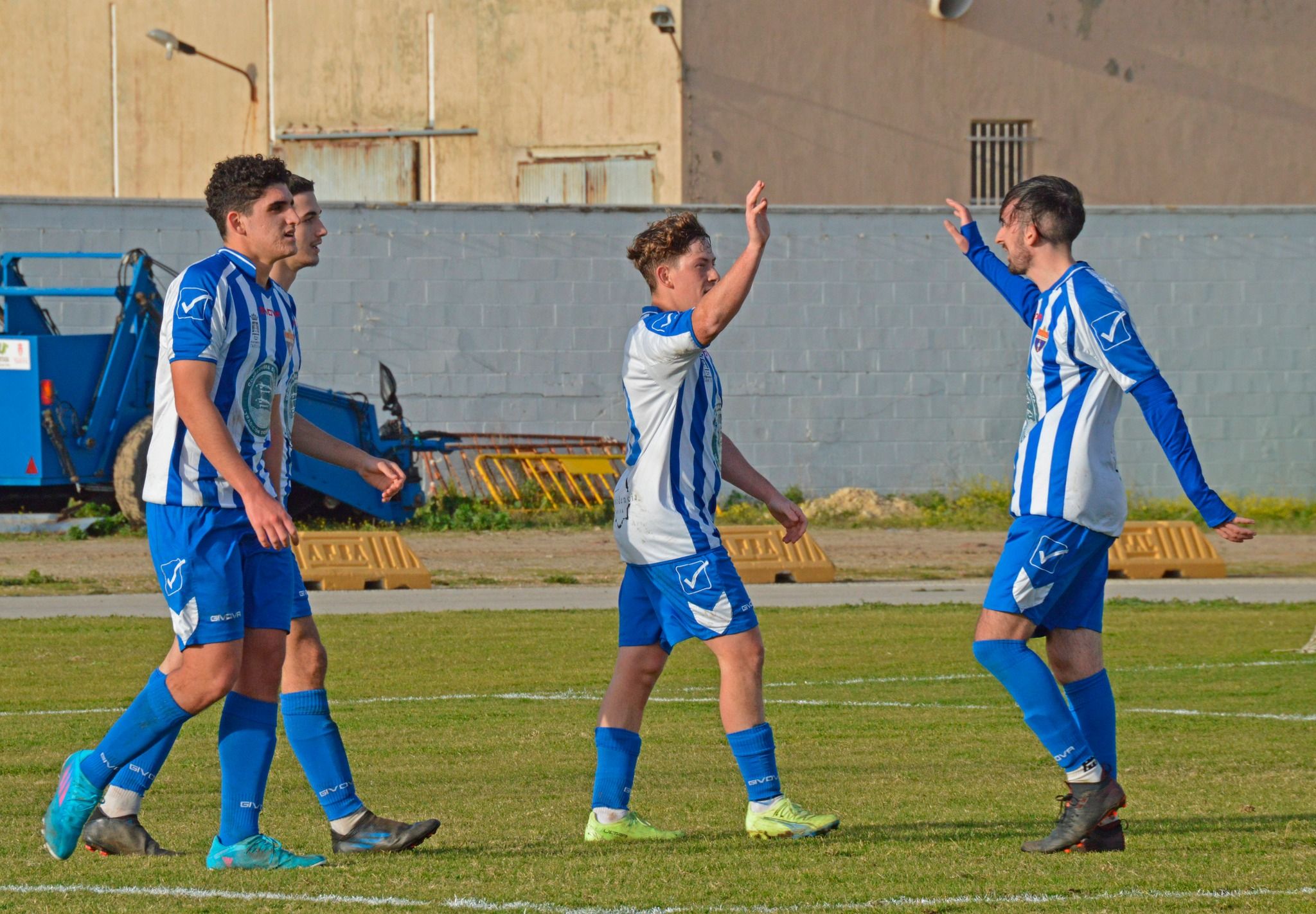 Jugadores de la UD Tarifa celebran un gol/Foto: Macu Hoyos