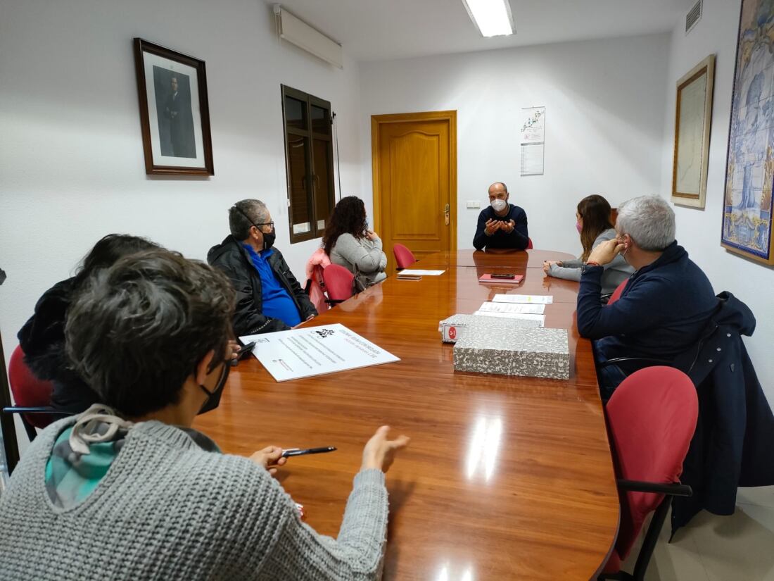 Reunión con la asociación 'Adopta un gatito'