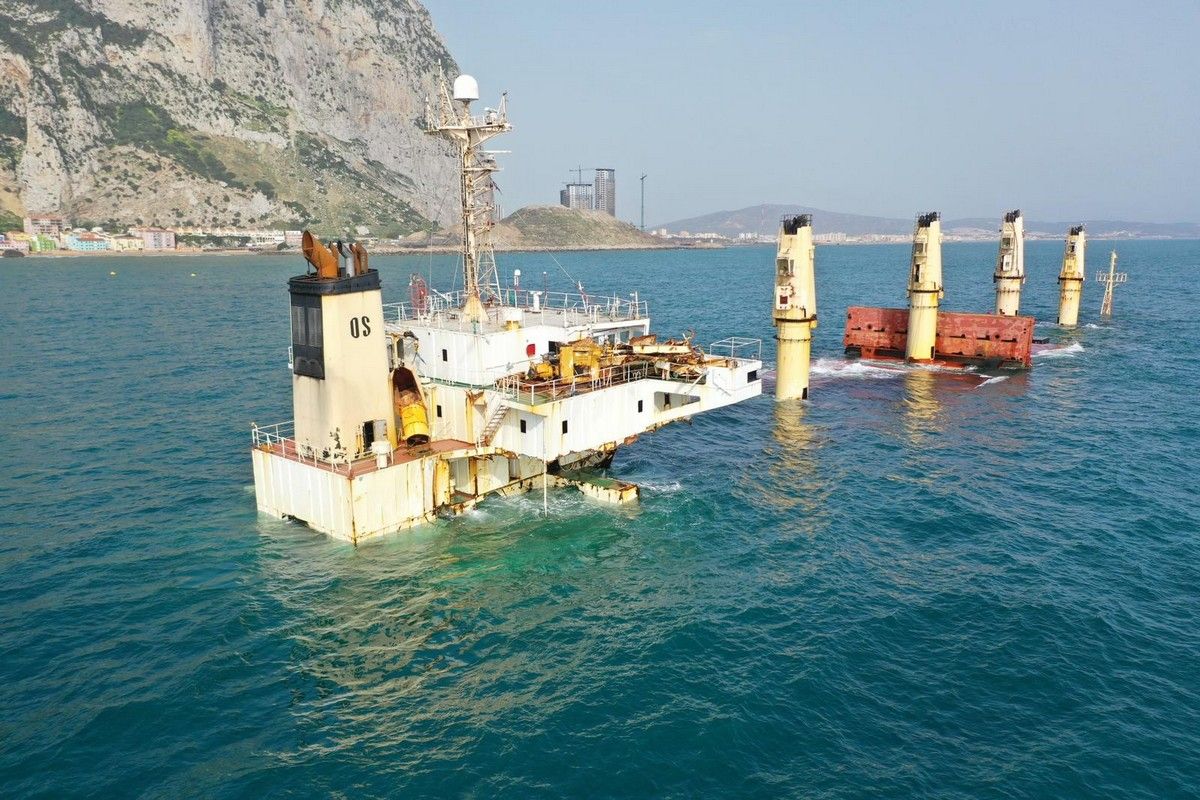 Gibraltar arranca la reflotación del 'OS 35' este sábado tras la mejora del tiempo. Imagen de archivo del buque OS35. 