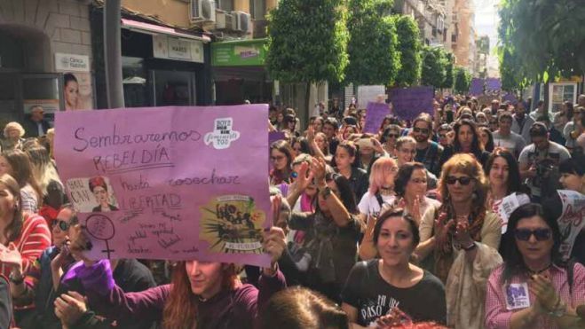 8M, en el Campo de Gibraltar: agenda de eventos y actividades por el Día de la Mujer. En esta imagen, manifestación del 8M en Algeciras. Imagen de archivo.
