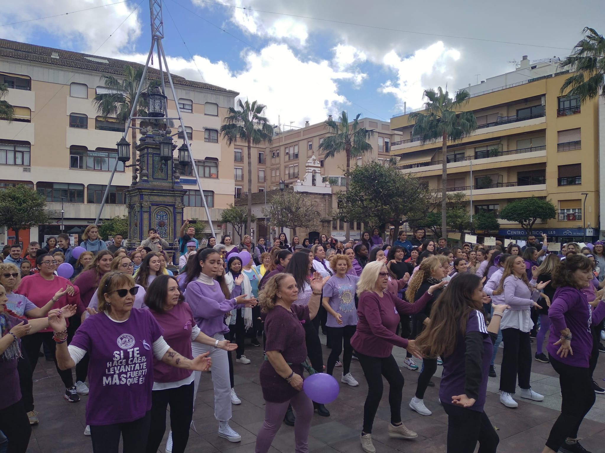 La Plaza Alta reivindica en morado el Día Internacional de la Mujer. 8M en Algeciras