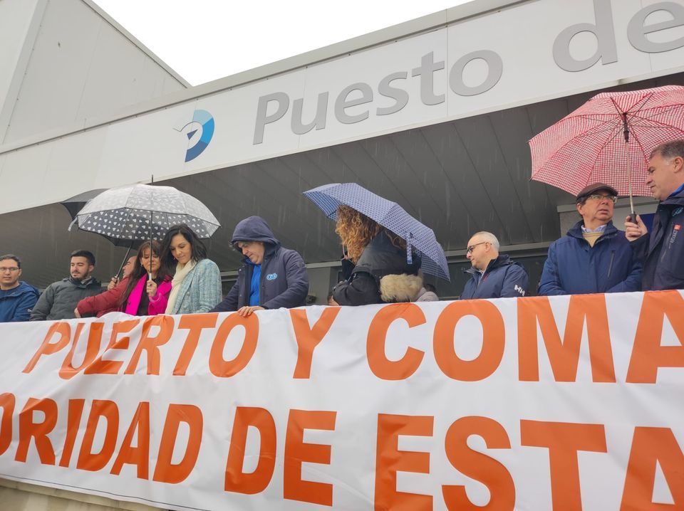 Un momento de la concentración de protesta en el PIF en Algeciras.