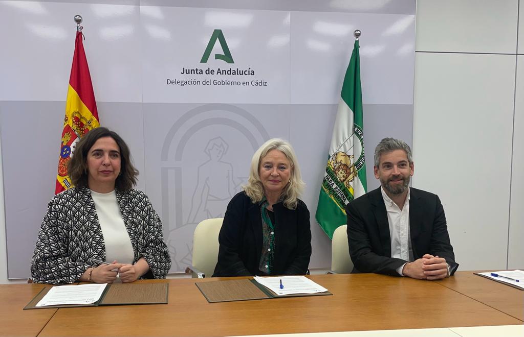 Un momento de la firma del contrato para el inicio de las obras.