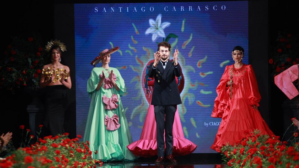 Santiago Carrasco:  "Los jóvenes venimos con ganas de romper con los moldes rancios de la moda flamenca"