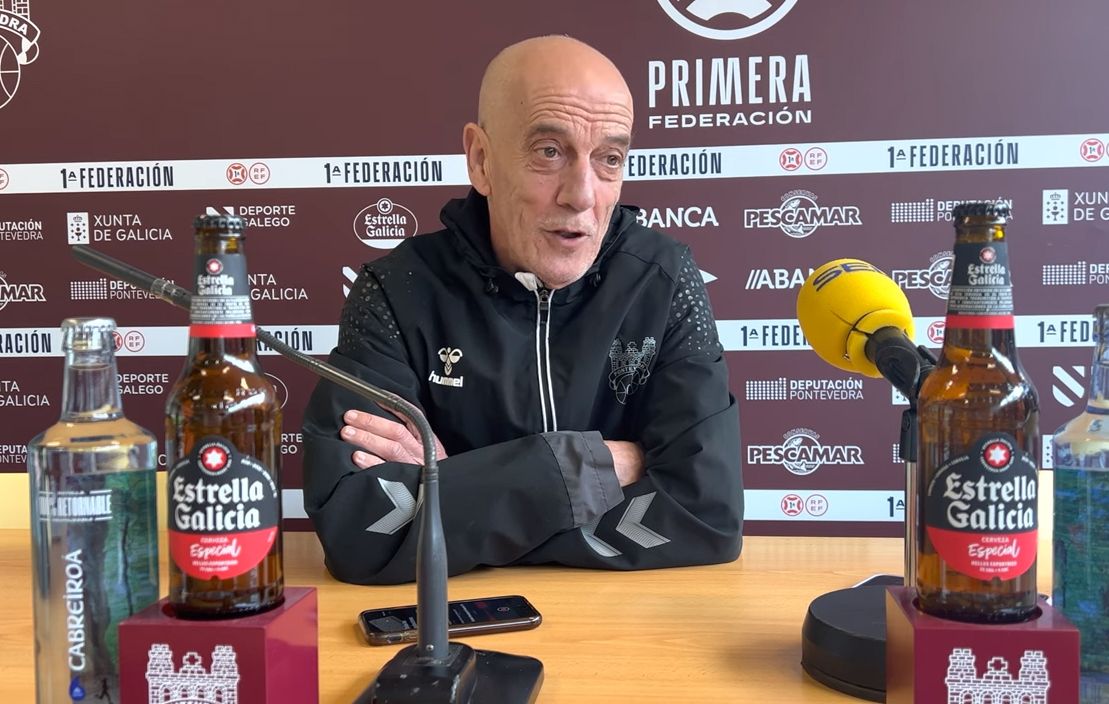 Juan Señor, entrenador del Pontevedra CF, en rueda de prensa