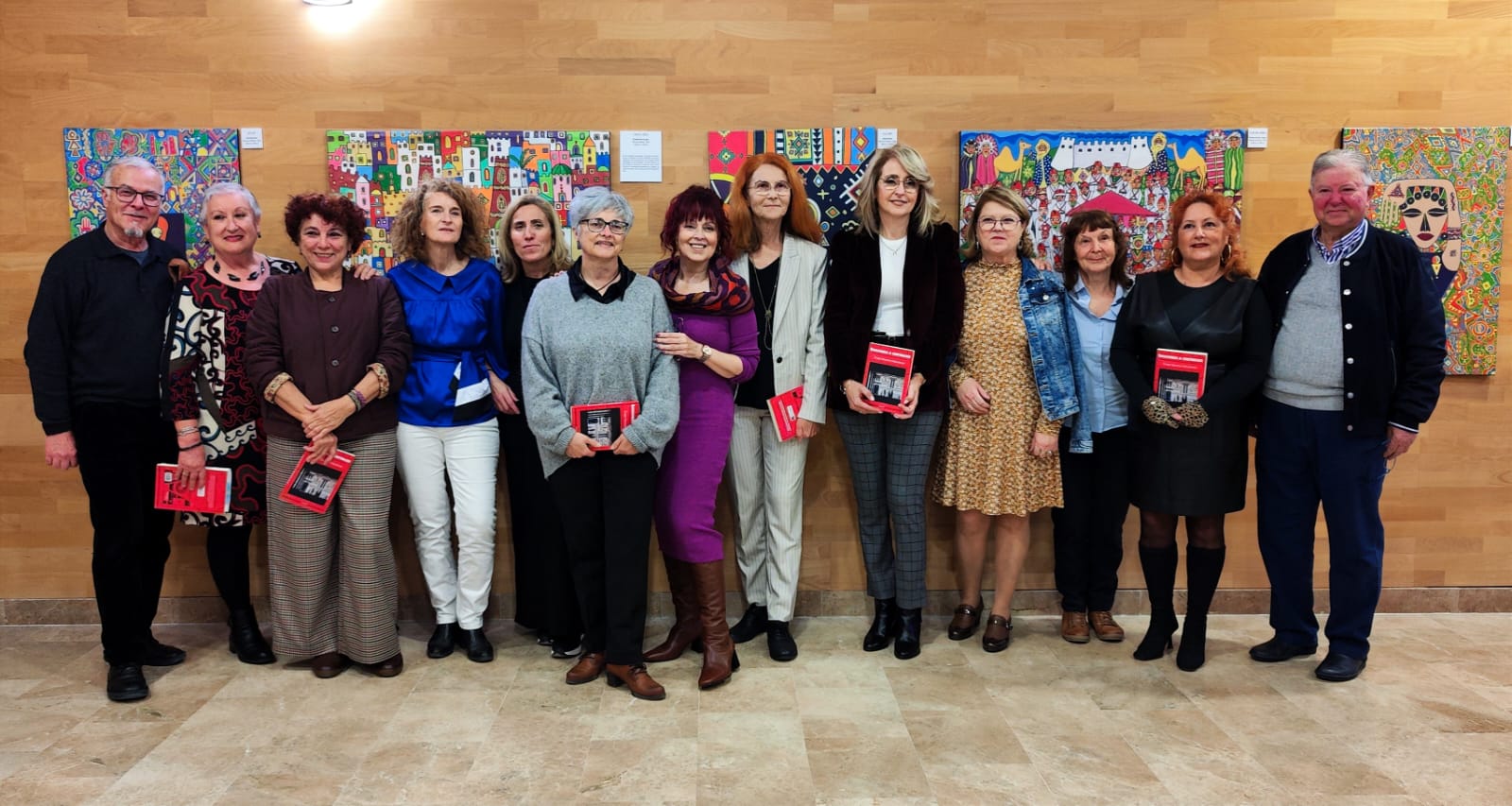 El grupo de escritura 'Infusiónate' presenta la antología de relatos 'Emociones a contraluz'.