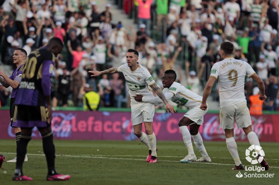 El linense 'Tete' Morente festeja su gol al Real Valladolid