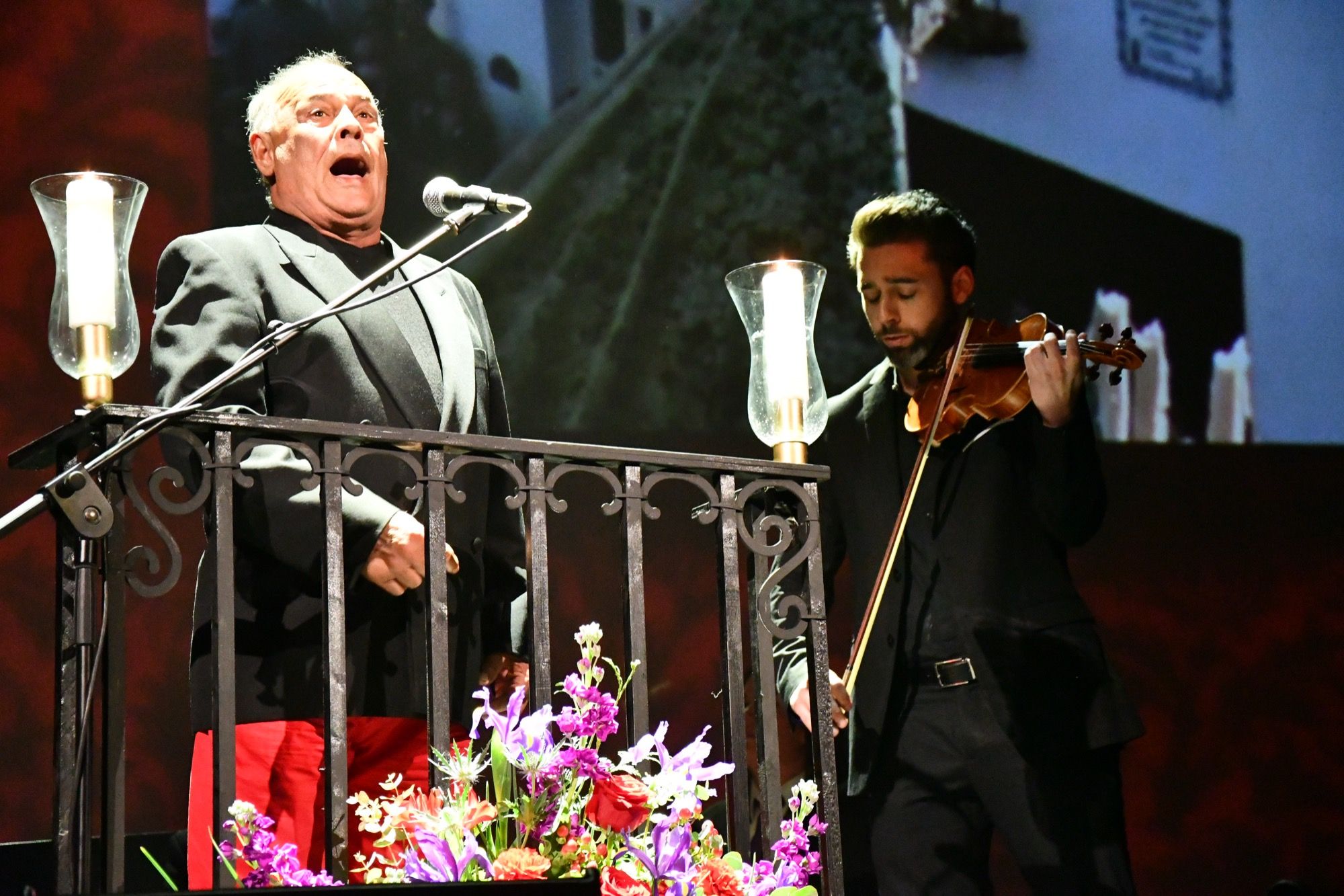 La saeta suena en el Galiardo. Celebrada la Exaltación de la Saeta en el Teatro Juan Luis Galiardo de San Roque.