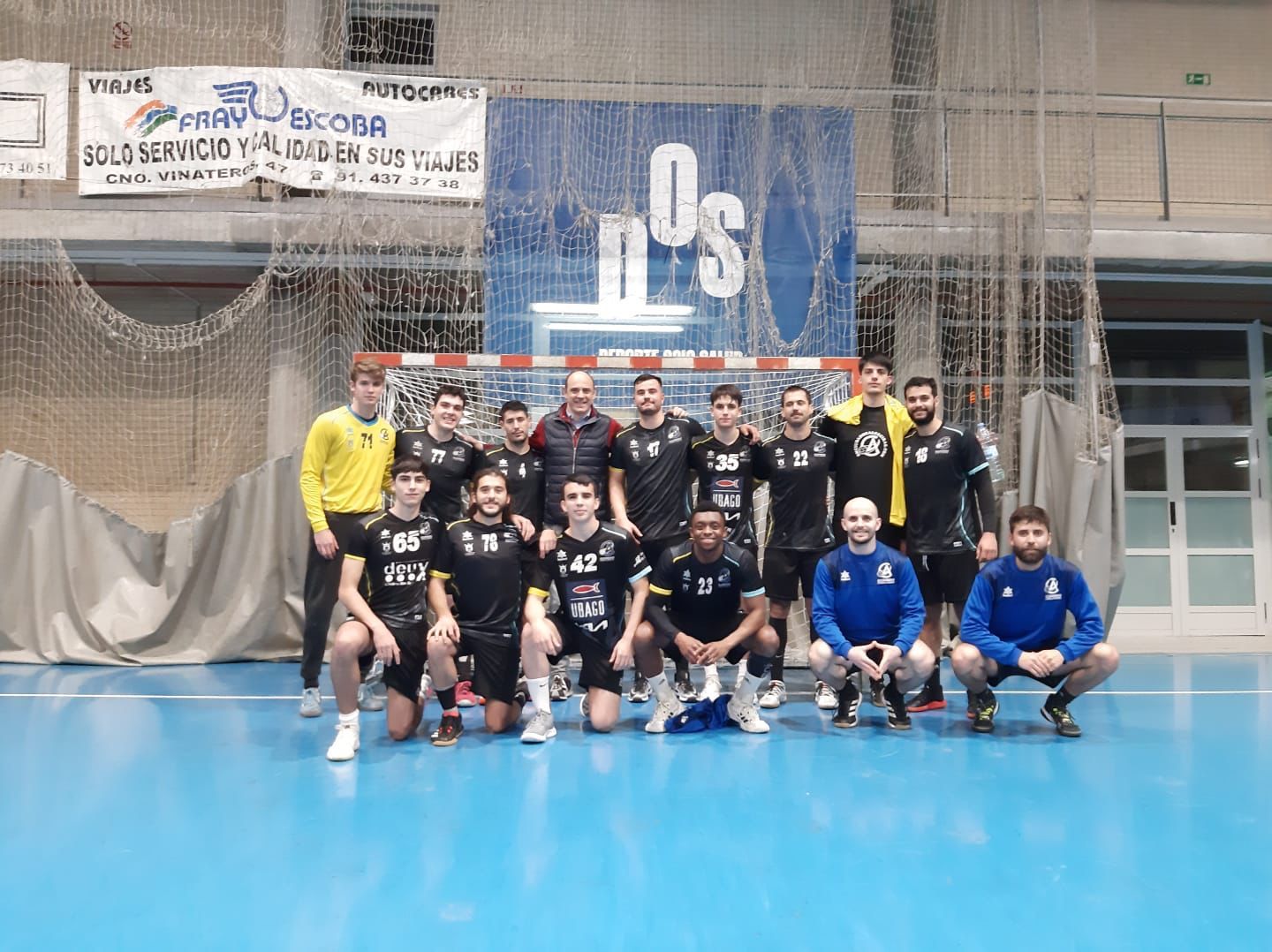 El BM Ciudad de Algeciras posa en la pista del SAFA Madrid