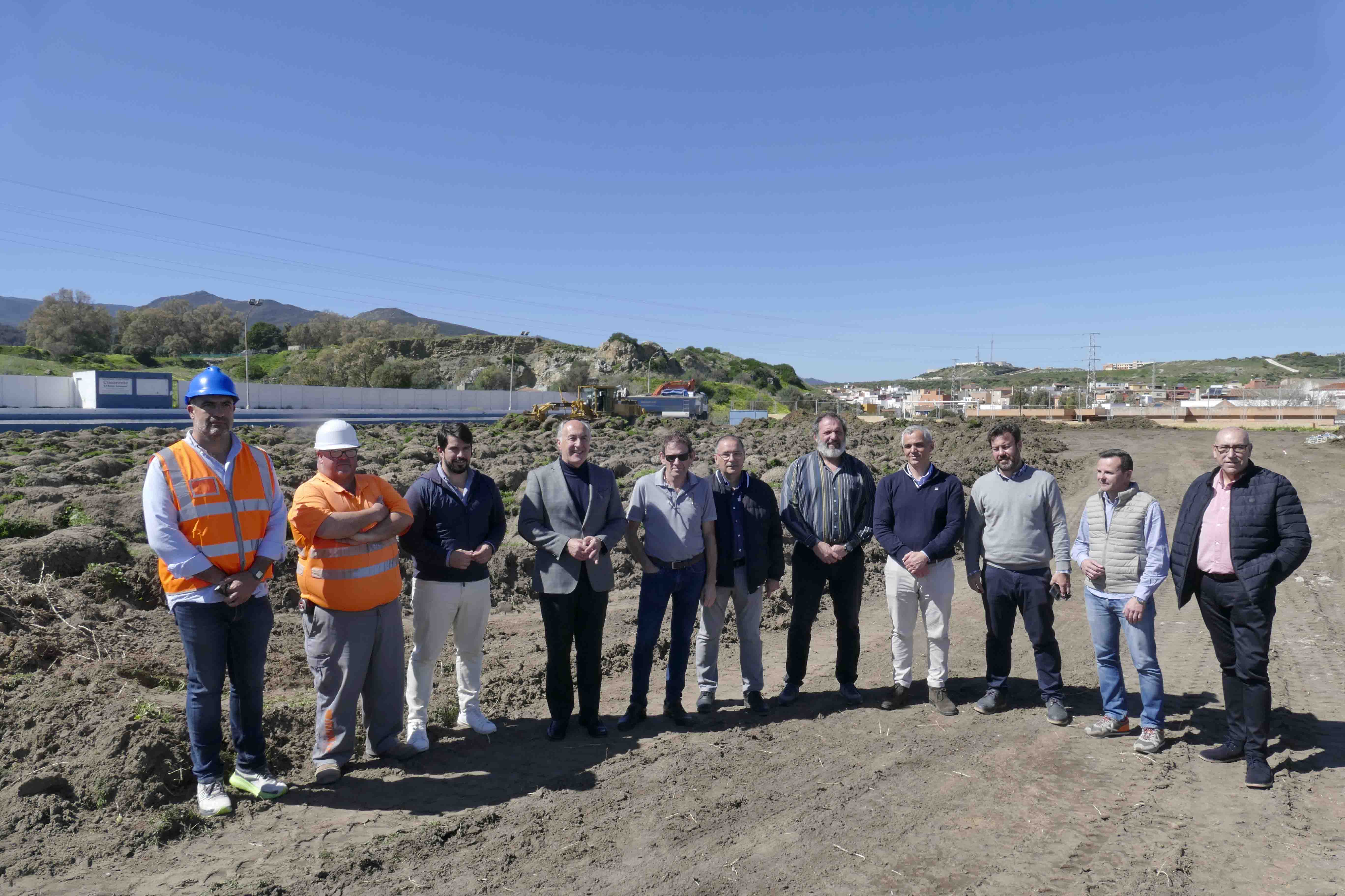 El campo de fútbol de Los Pastores se somete a la renovación de sus instalaciones 