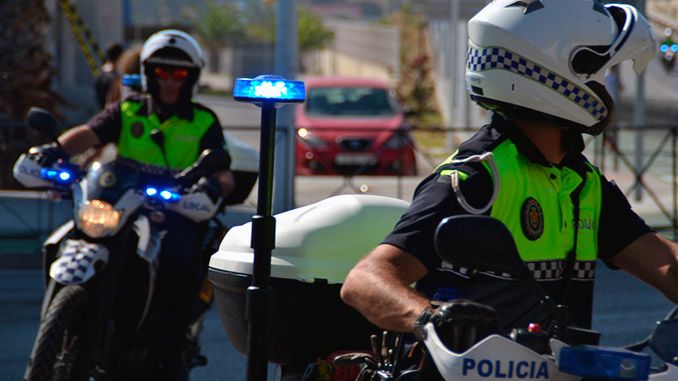 Franco señala que la polémica de la Policía Local con Algeciras es una cuestión meramente administrativa. En esta imagen, agentes de la Policía Local de La Línea en una imagen de archivo. 