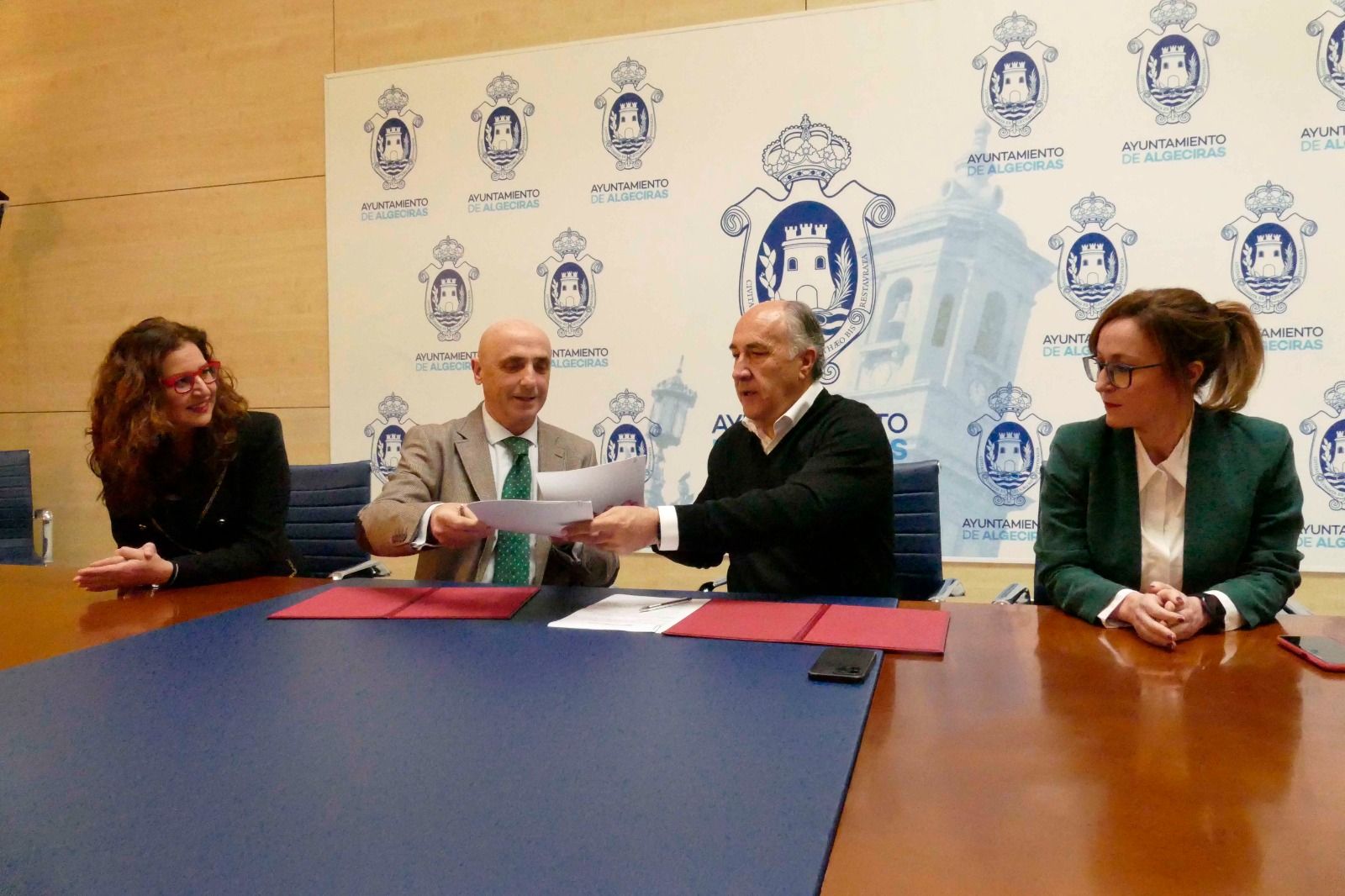 Algeciras y Fundación CEPSA firman un convenio en materia social y medioambiental.