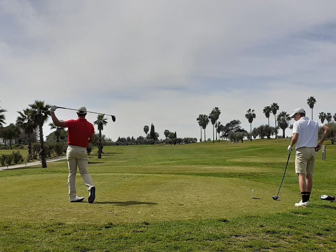 Dos de los jugadores que están jugando el Campeonato de España Sub-18 Masculino/Foto: RFEGolf