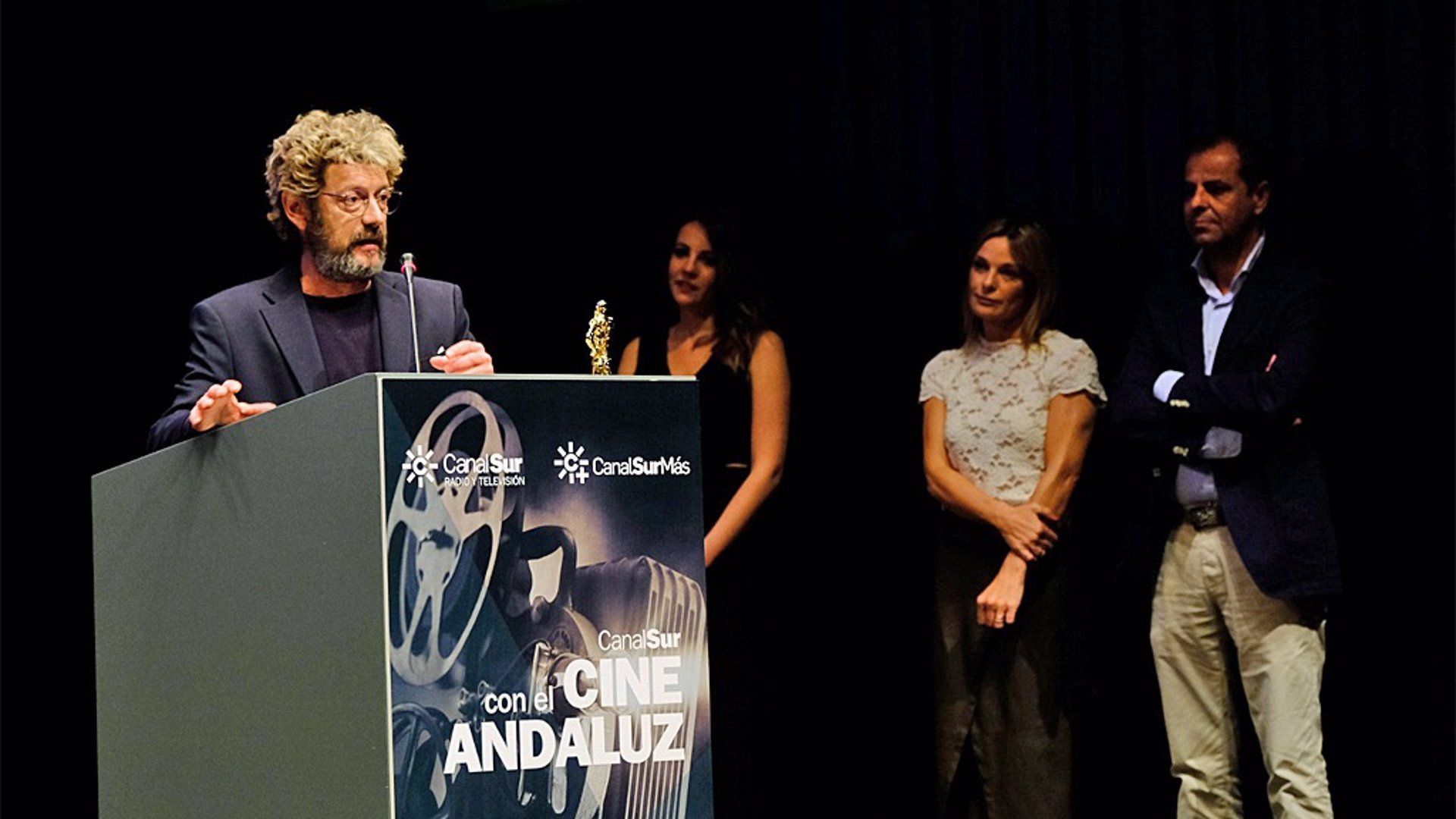 El actor algecireño Manolo Solo recoge el Premio Talento Andaluz.