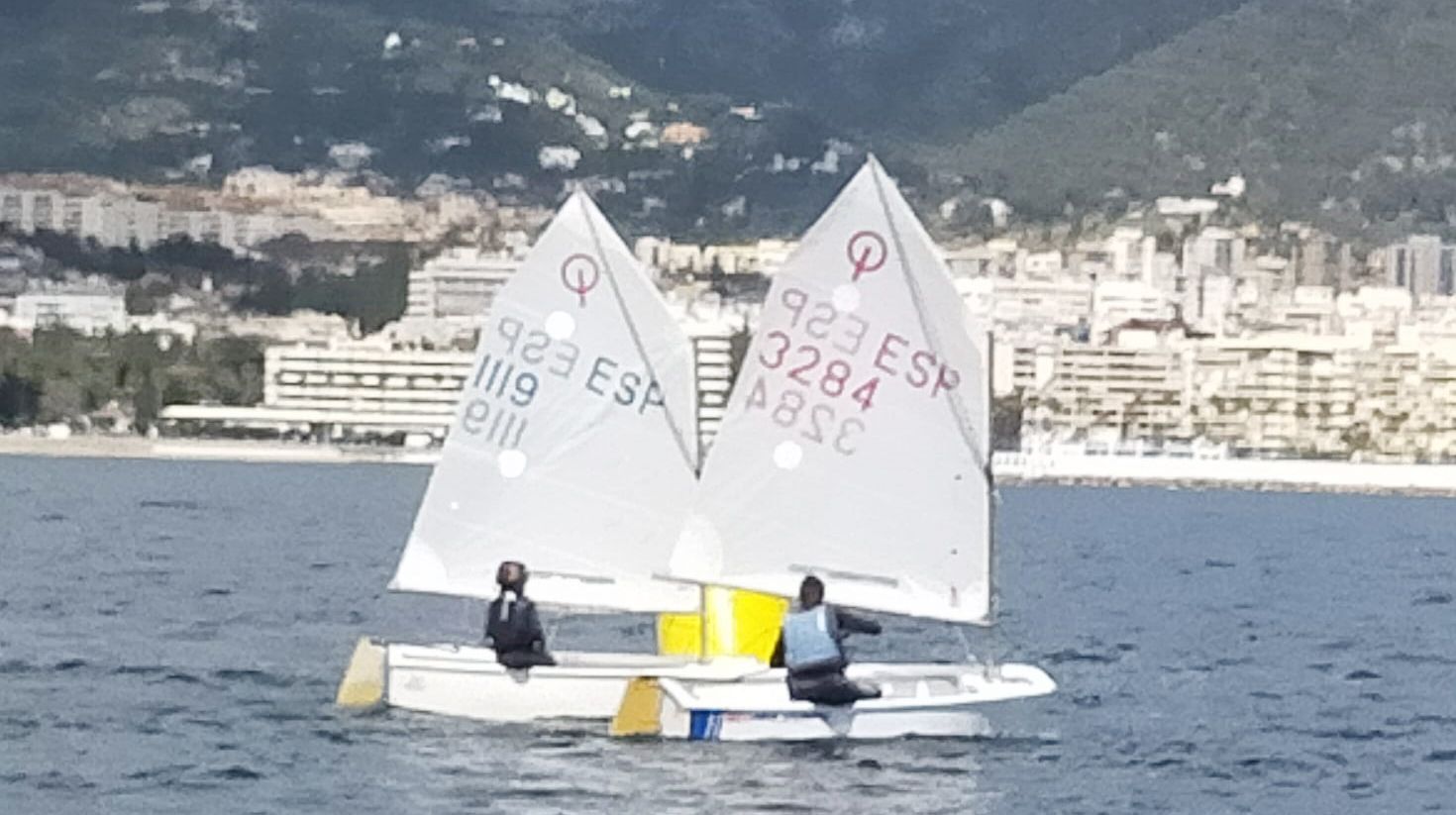 El regatista del RCN Algeciras, Raúl Gutiérrez Jiménez (vela 1119), lidera la cita del Provincial en Marbella
