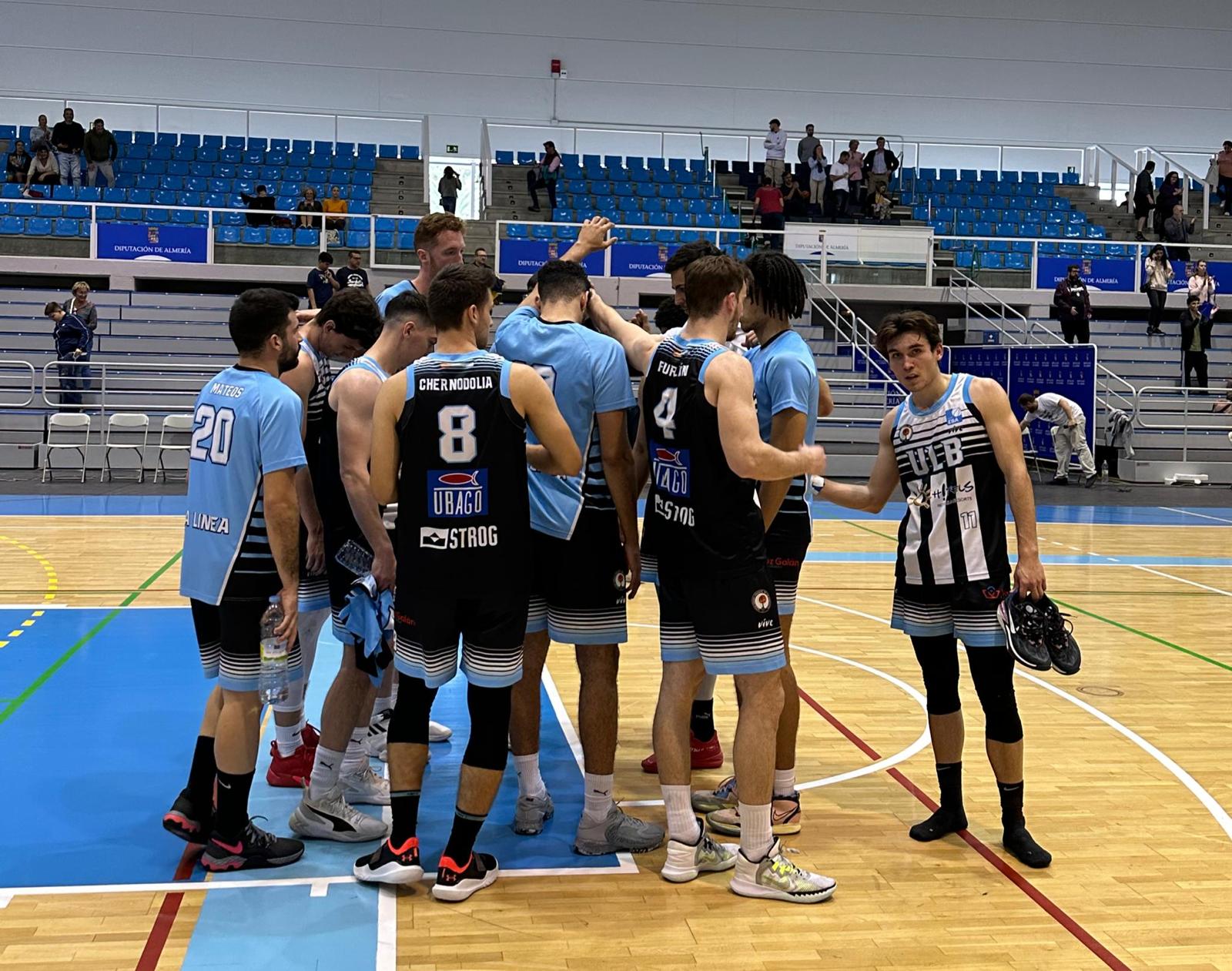 Los jugadores del OH!Tels ULB, al final del partido en Almería