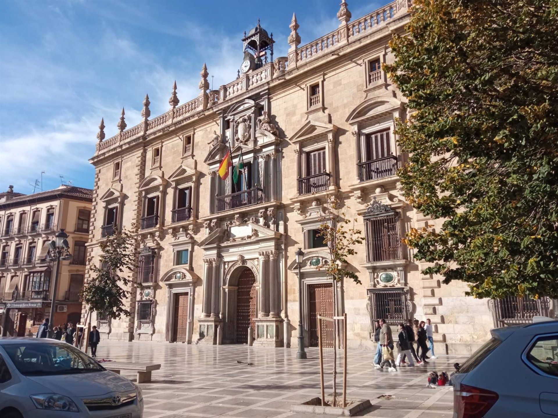 Reducen 5 años la condena a un acusado de asesinar a un hombre y apuñalar a otros dos en La Línea . Foto: Sede del TSJA en Granada. Europa Press. Archivo.