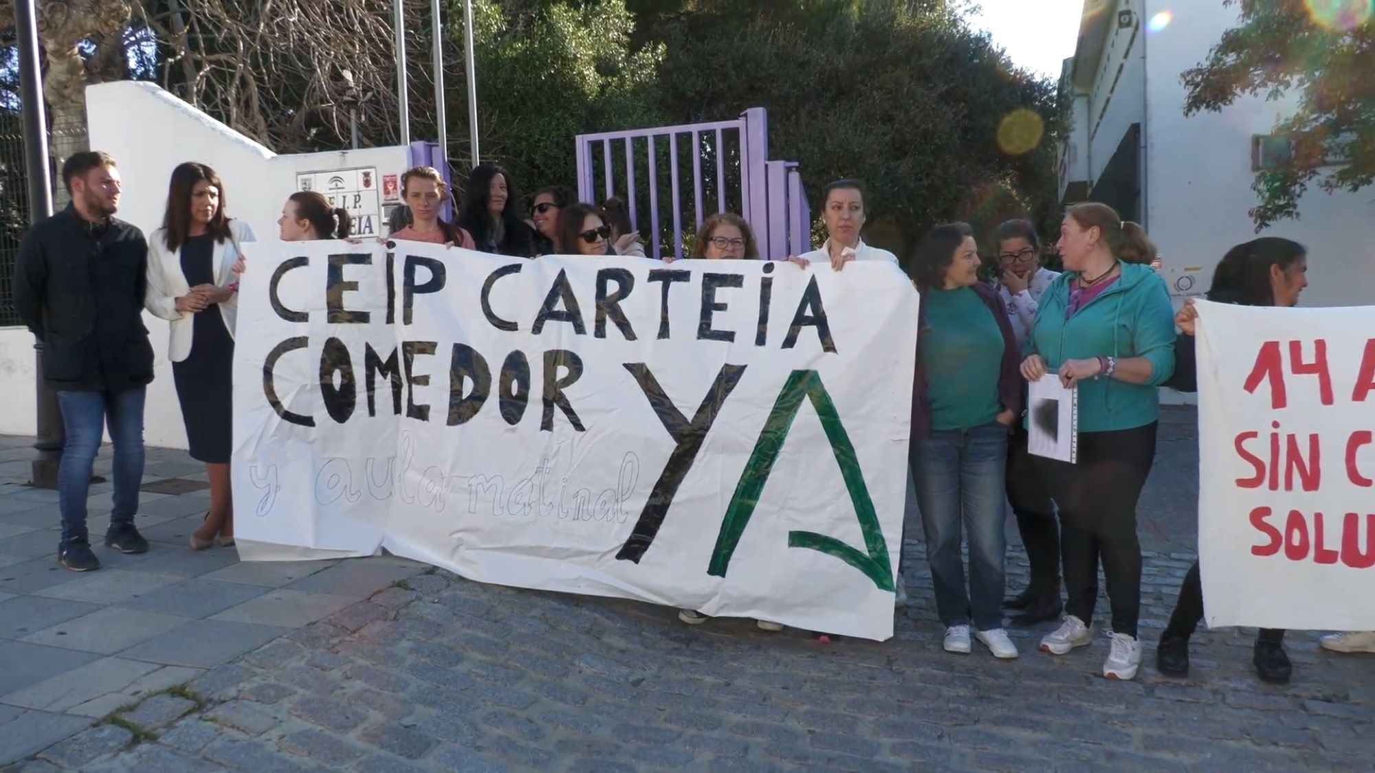 Manifestación de los padres y madres del CEIp Carteia.