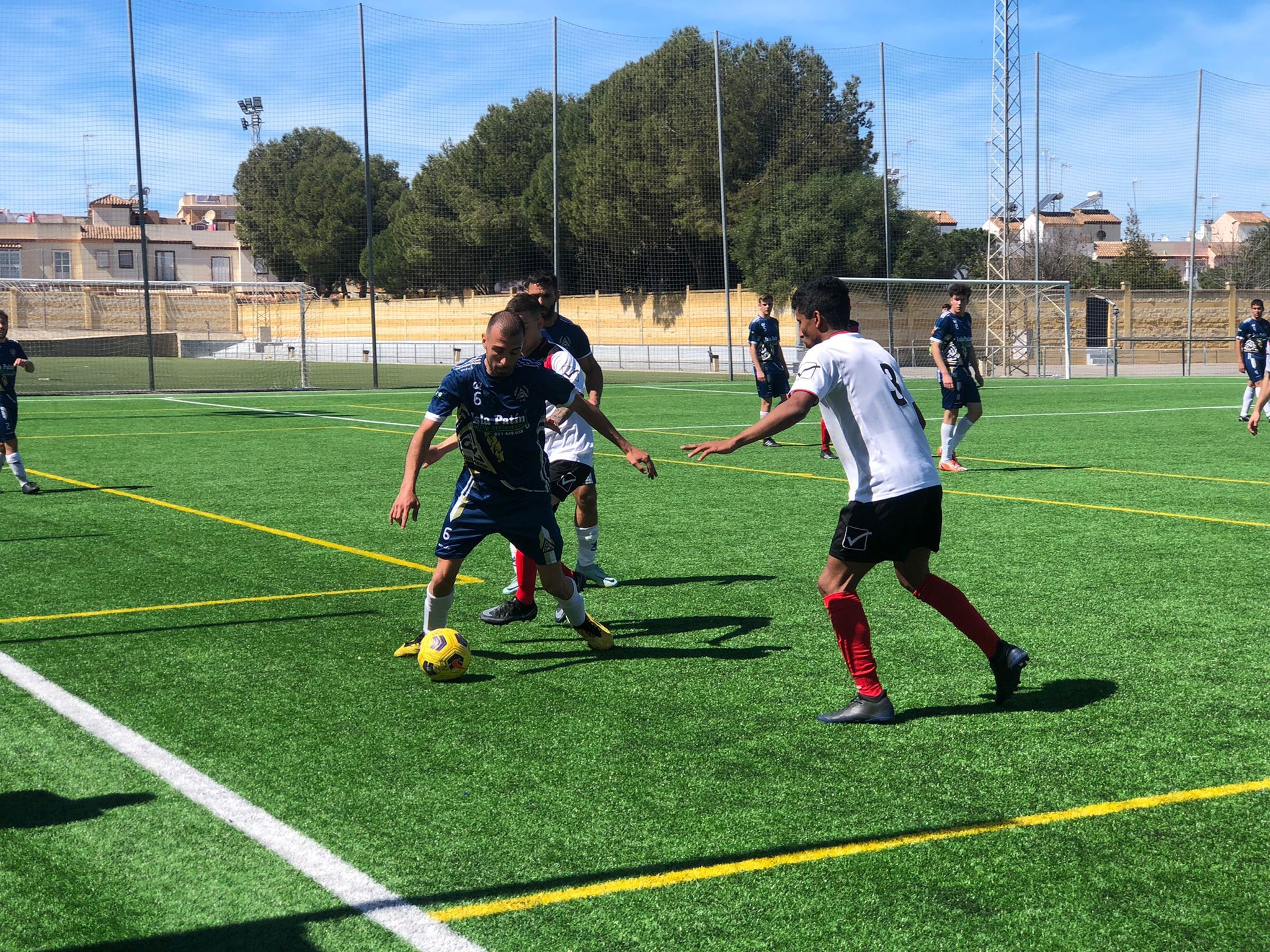 Un lance del encuentro entre el CD La Rock Puente FC y el CD Cañorrera