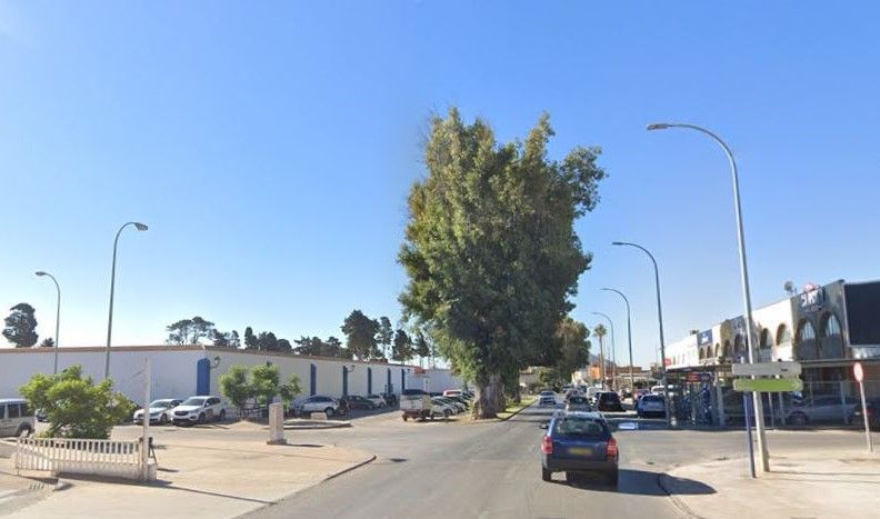 La carretera del Cementerio. El alcalde se reúne con la asociación del Polígono Industrial Zabal Bajo/Gibraltar para abordar el avance de las obras