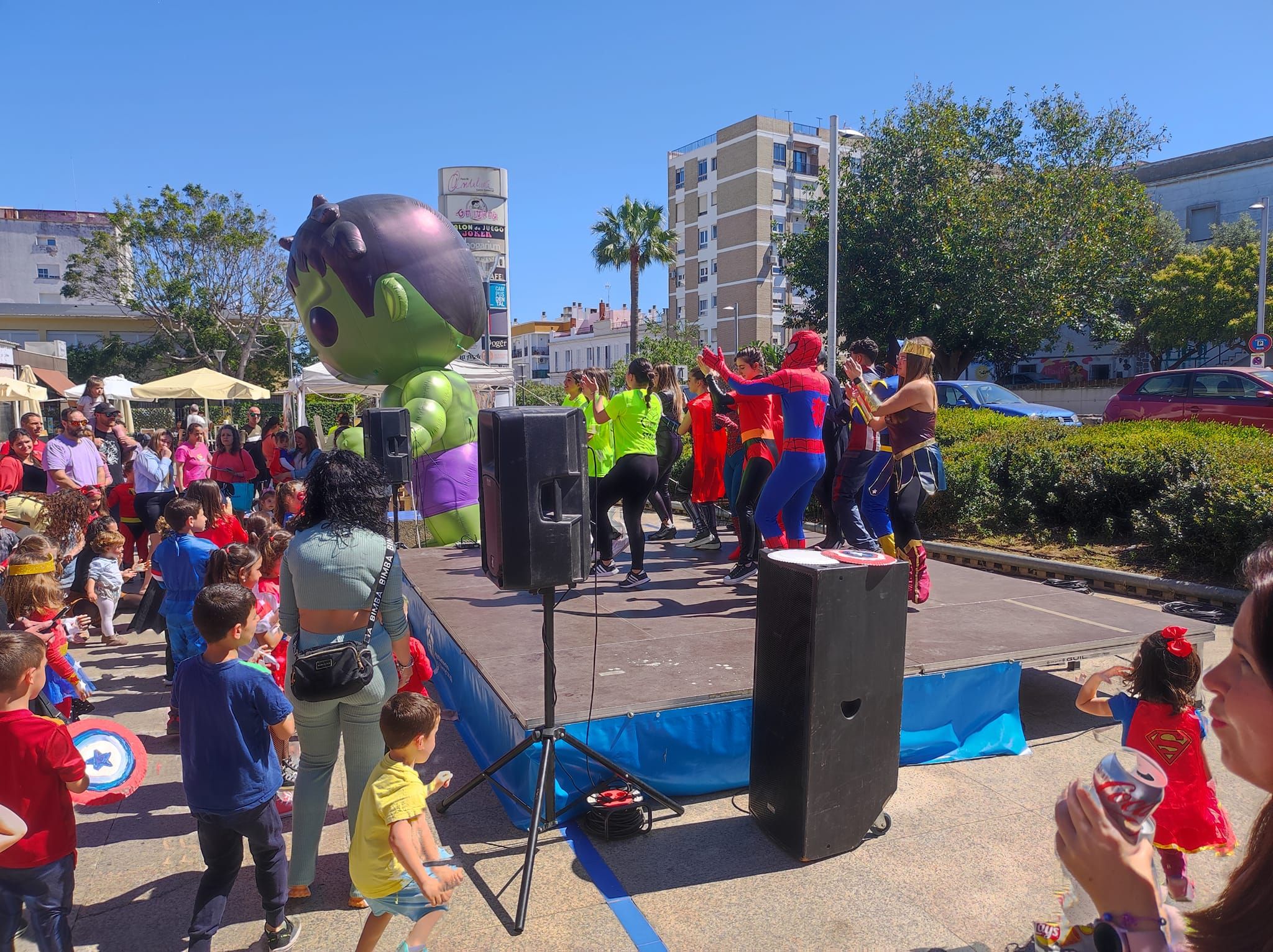 Un momento de la animación del evento 'Superhéroes' en la Plaza de Andalucía.