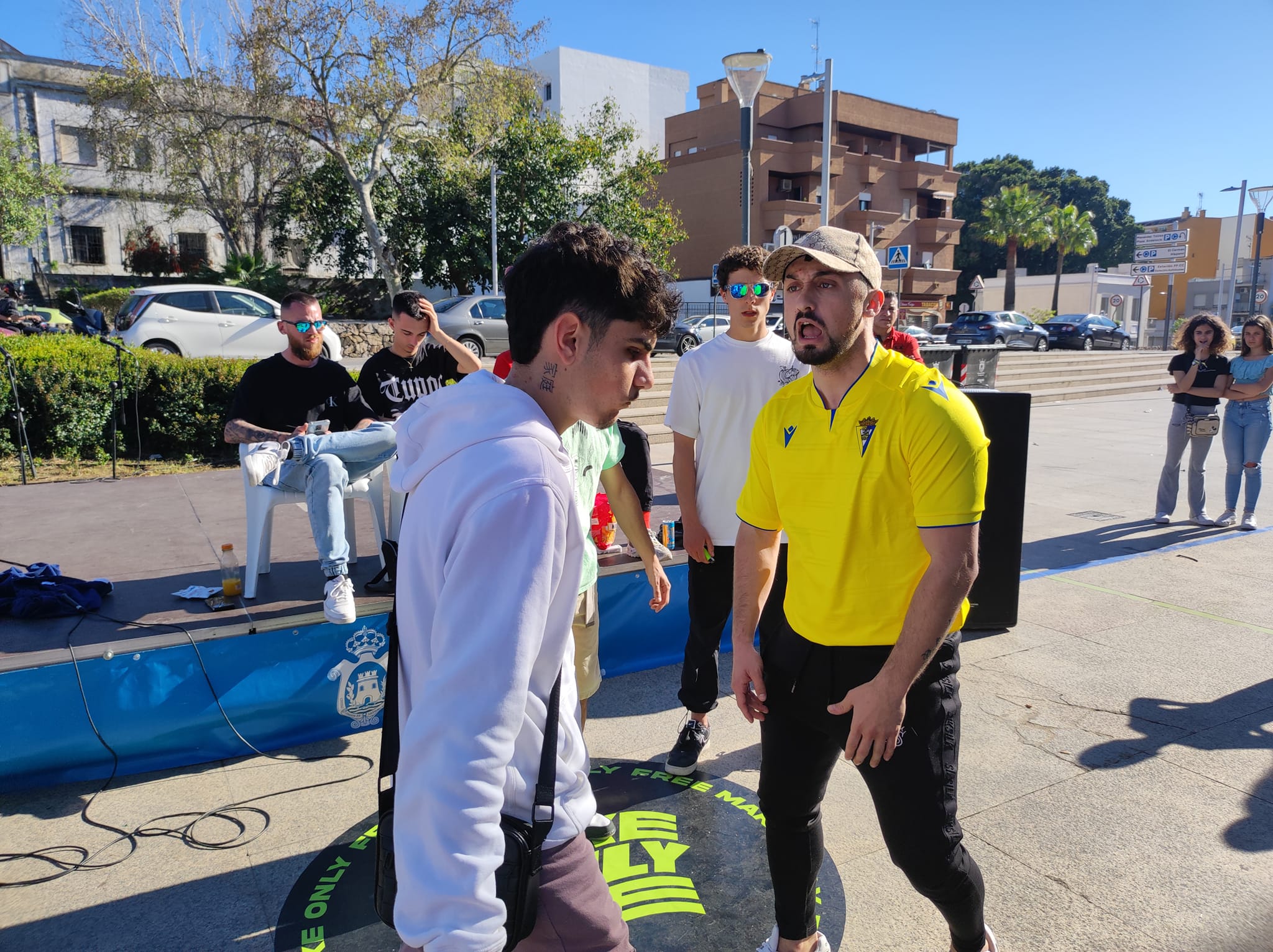 Un momento de una de las batallas de rap, en la Plaza de Andalucía.