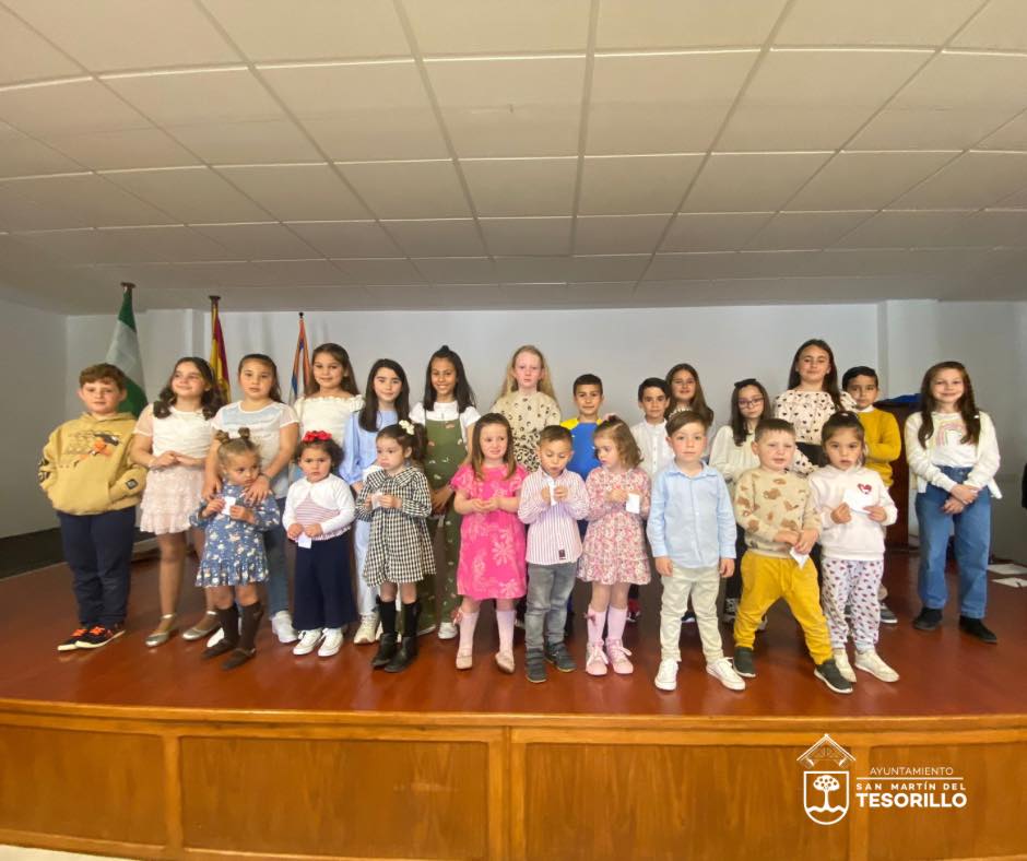 Los miembros de la corte infantil y la mini corte.