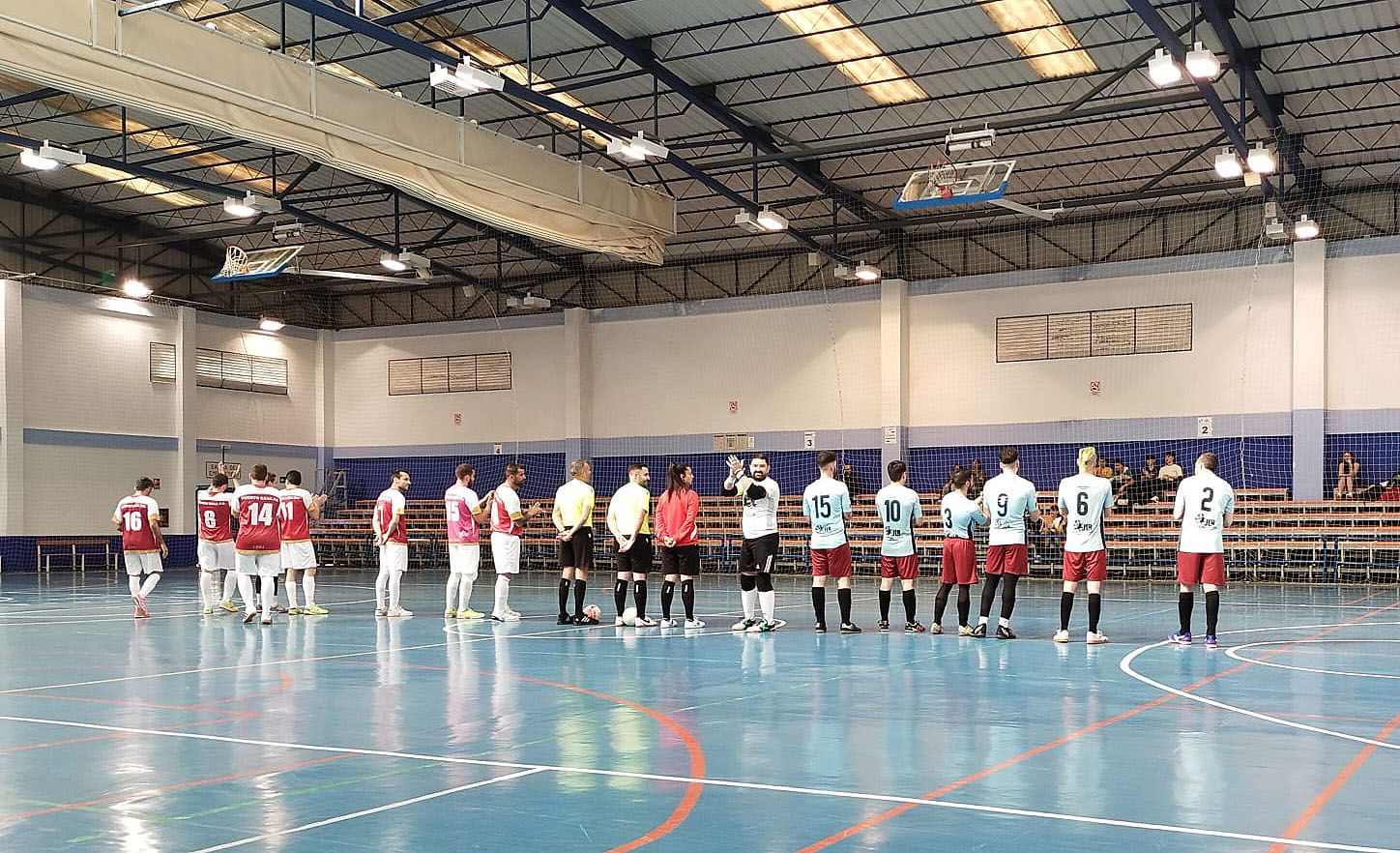 Los jugadores del CD LyU Futsal y del Puerto Real FS