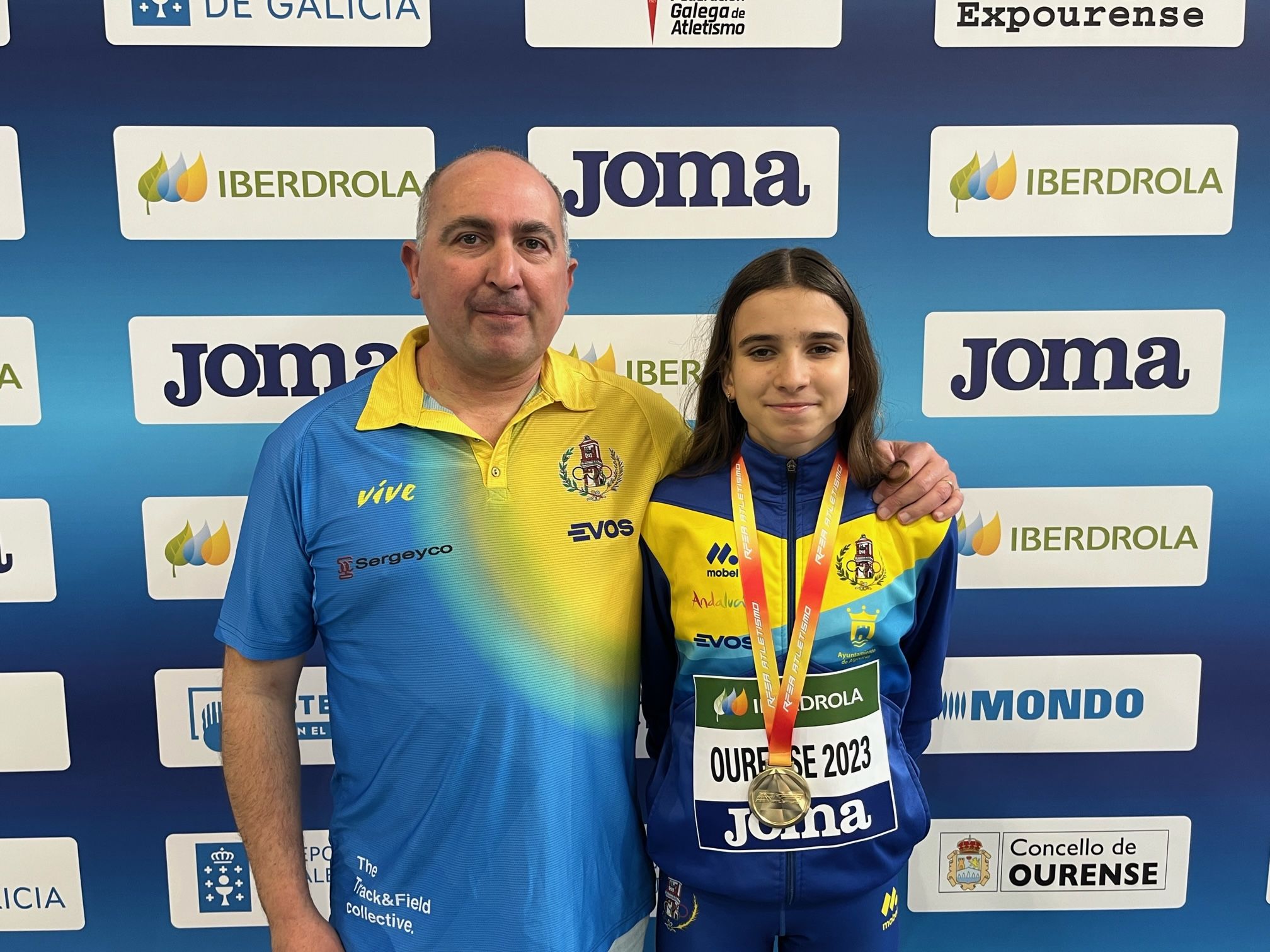 Antonio Arjona junto a la campeona de España sub-16, María Regiona Vargas-Machuca