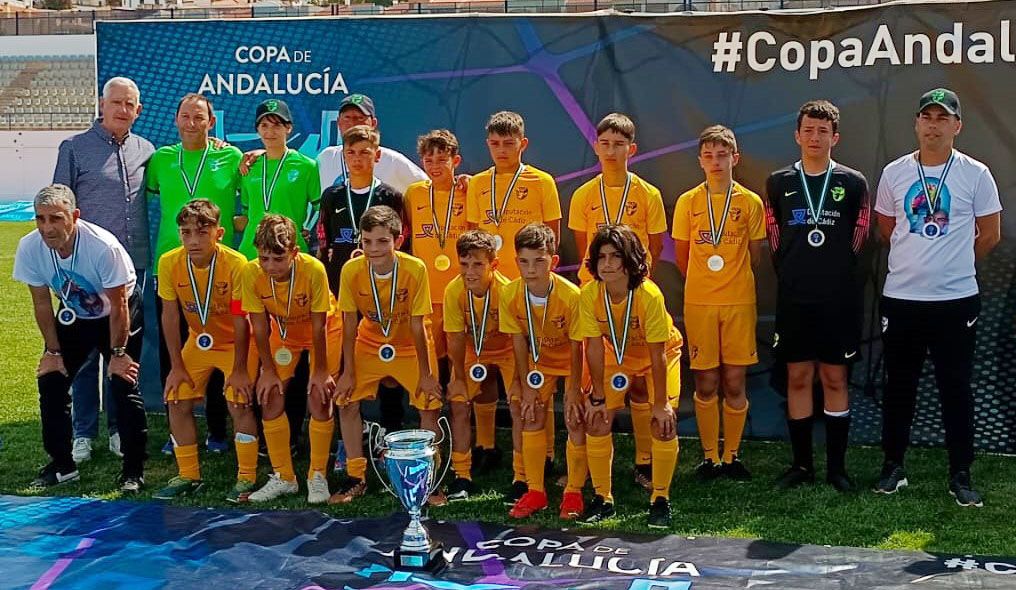 La selección Gaditana alevín posa con el subcampeonato de la Copa de Andalucía