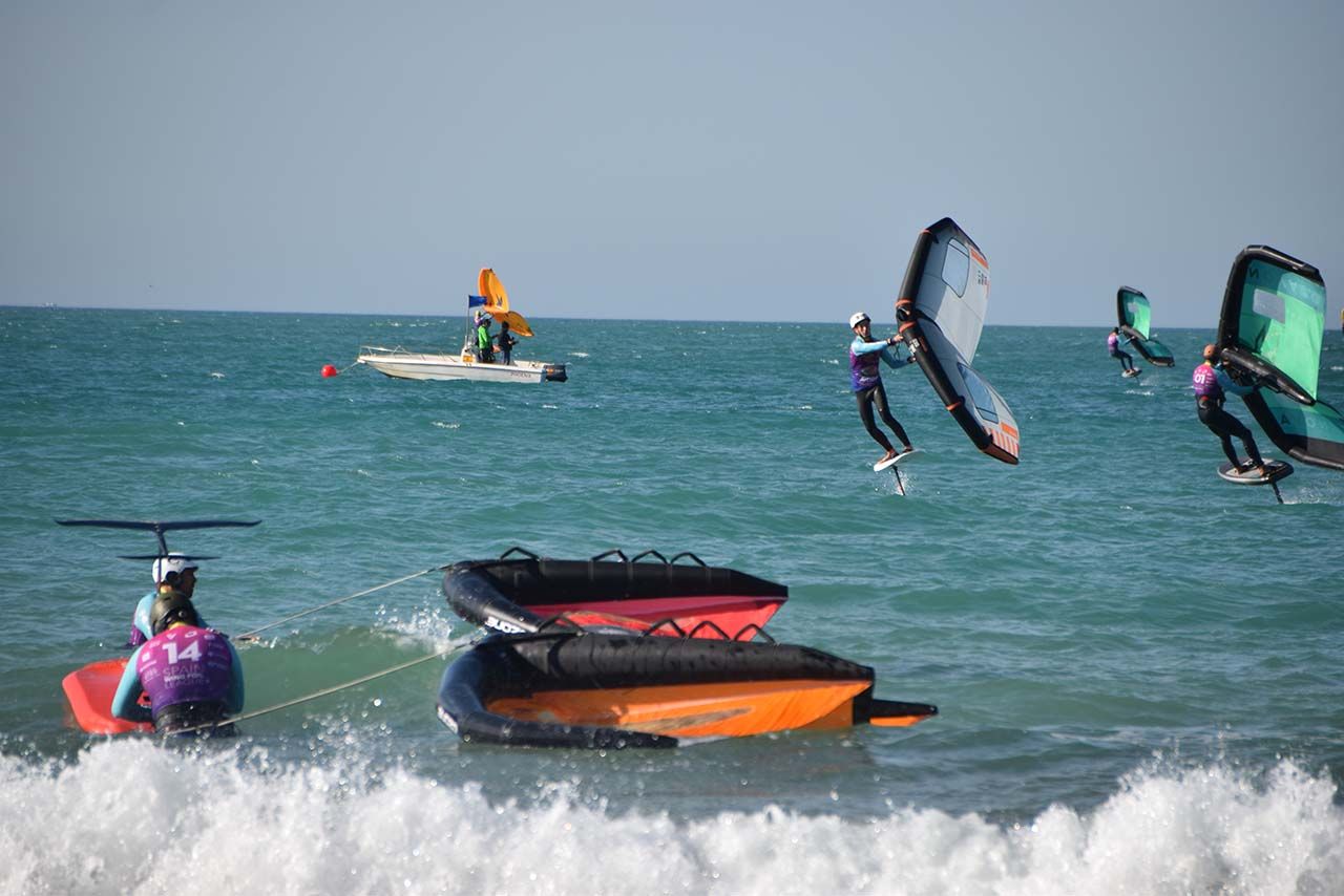 Un momento del Andaluz y de la Copa de España de Wingfoil que se celebra en Chiclana