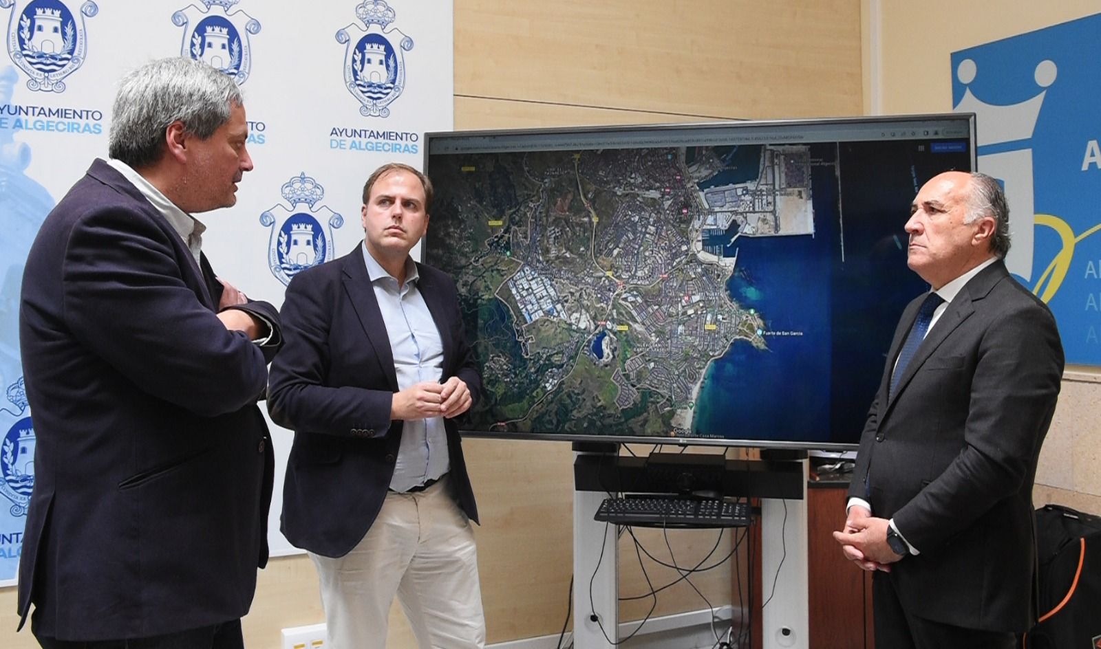 Emalgesa comienza la instalación de 30.600 contadores inteligentes que alerta si hay fuga de agua 