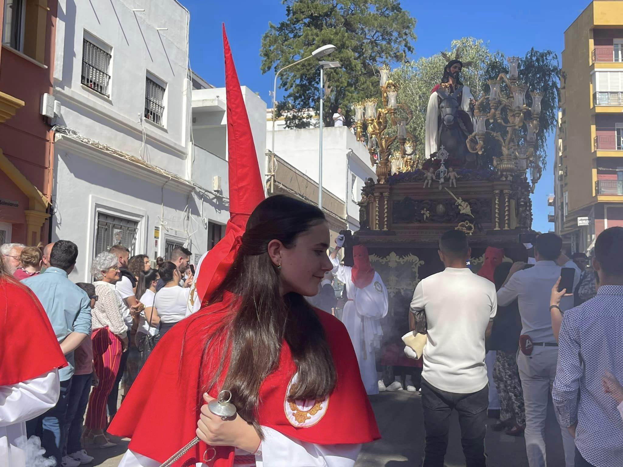 La Borriquita y Alegría abren con esplendor la Semana Santa algecireña. 