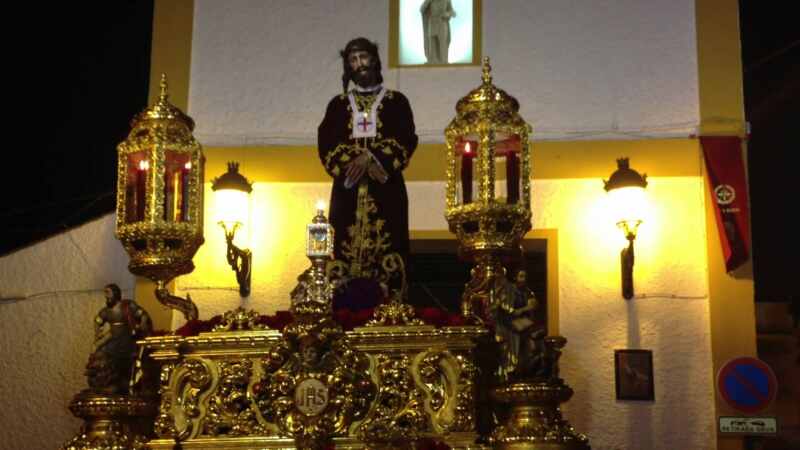 Dispositivo especial de tráfico con motivo del Martes Santo. En esta imagen, el Medinaceli de Algeciras, protagonista de esta Martes Santo en la ciudad.