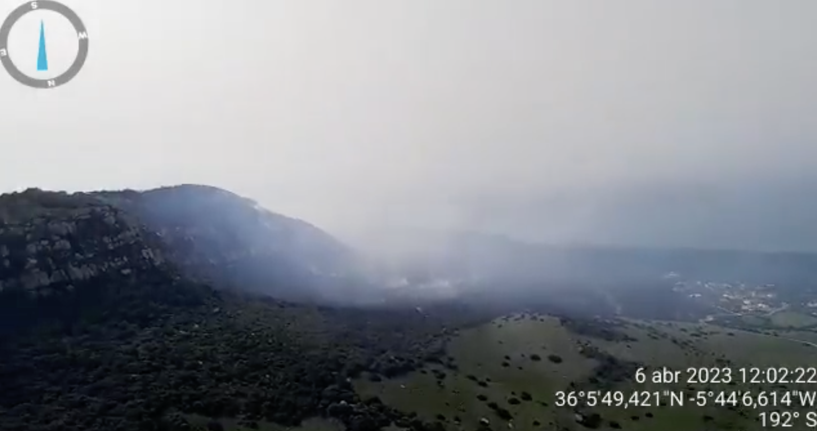 Siete aeronaves combaten el incendio de Tarifa.