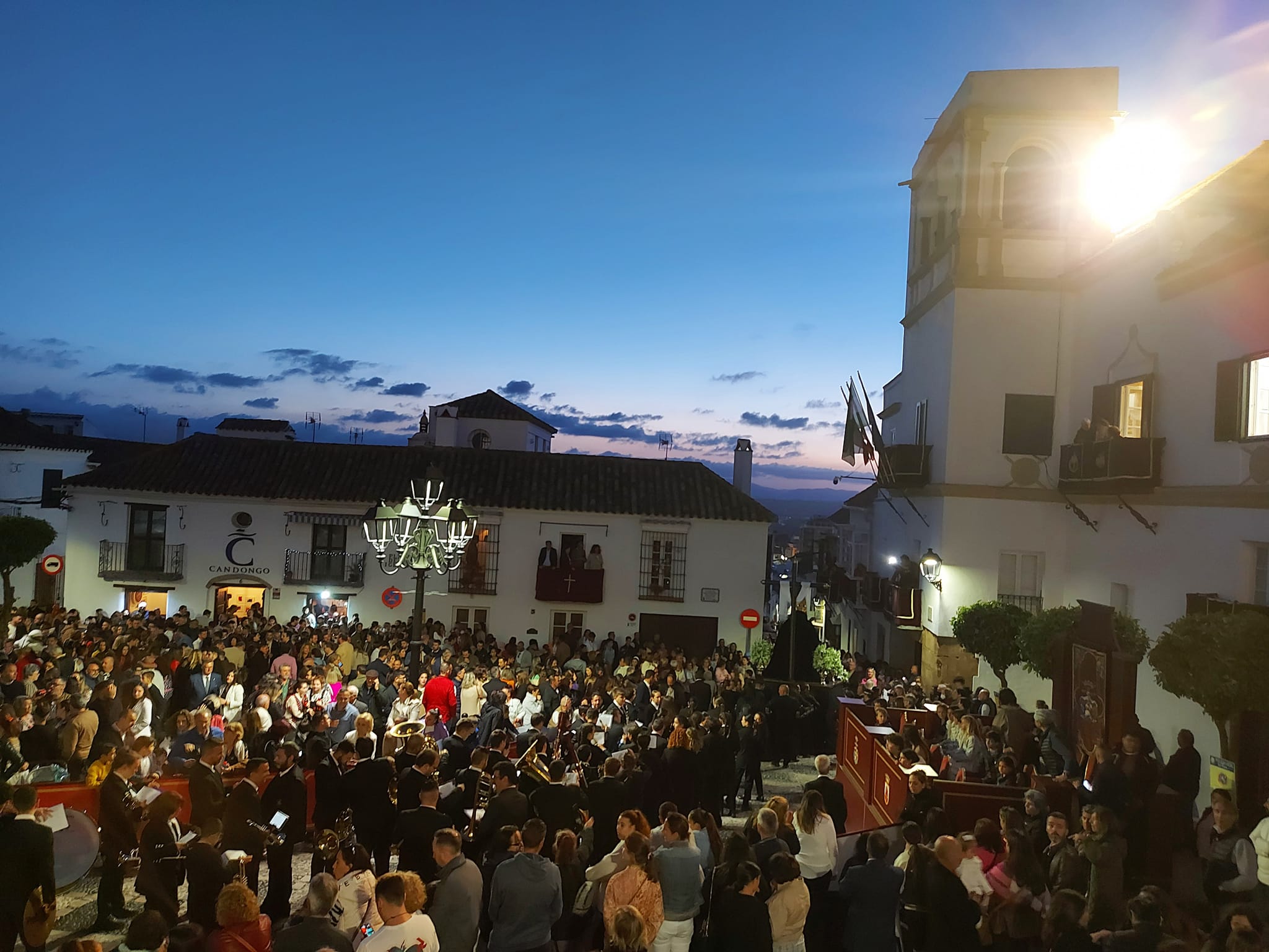 Imagen de archivo de la Magna del Santo Entierro de San Roque, a su paso por la Plaza De la Iglesia. Imagen de archivo de la Magna del Santo Entierro de San Roque, a su paso por la Plaza De la Iglesia.