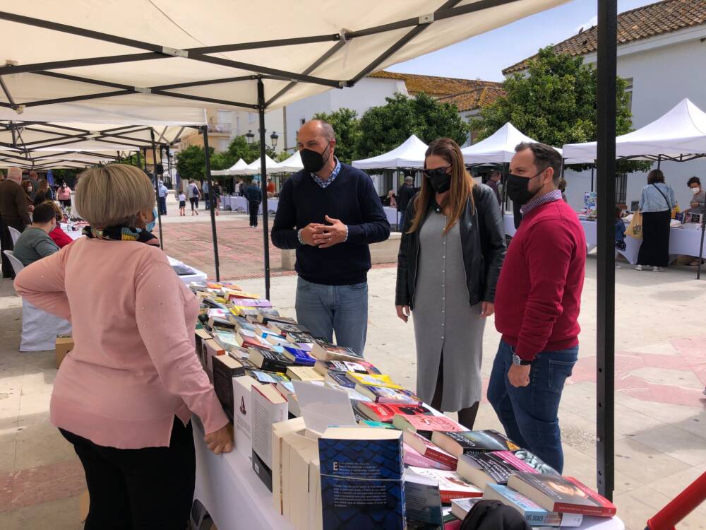 Diecisiete autores de la comarca y la provincia participan esta semana en la III Feria de Los Barrios.