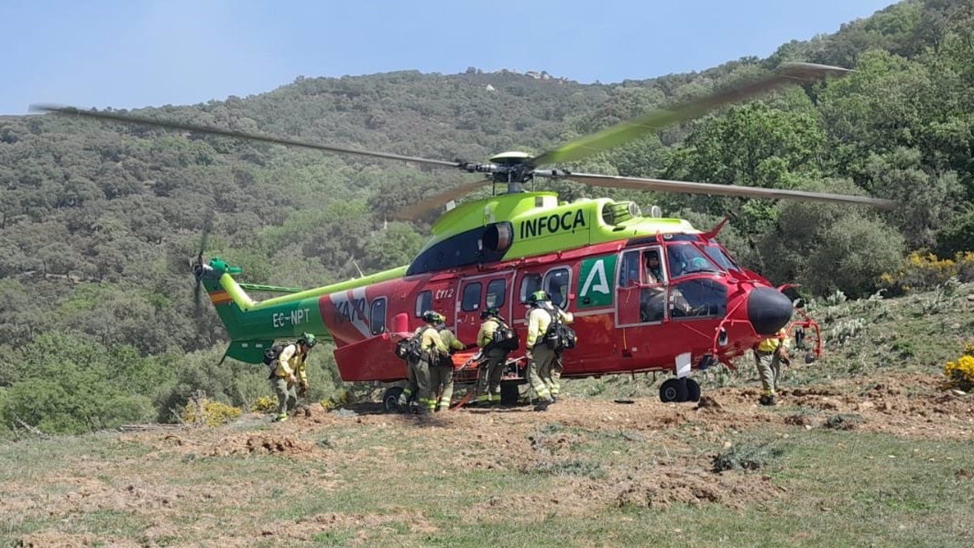 Continúa activo el incendio forestal declarado este lunes en un paraje de Jimena