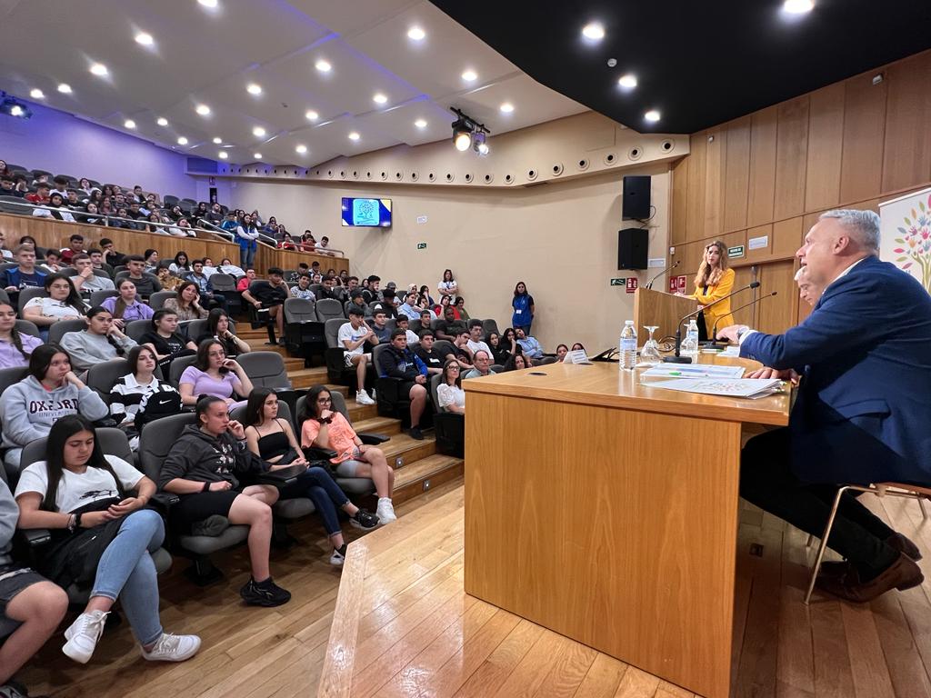 Ruiz Boix en la apertura de Edu Futuro. Más de 10.000 alumnos de 17 centros de Algeciras y La Línea participan en el proyecto Edu-Futuro
