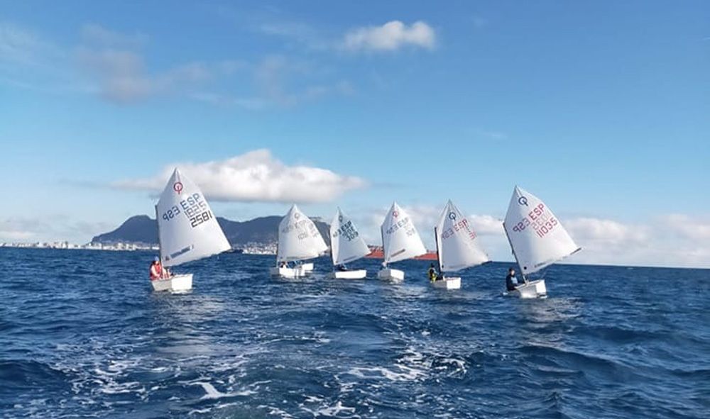Los barcos de la clase Optimist estarán este próximo fin de semana en aguas de la bahía de Algeciras