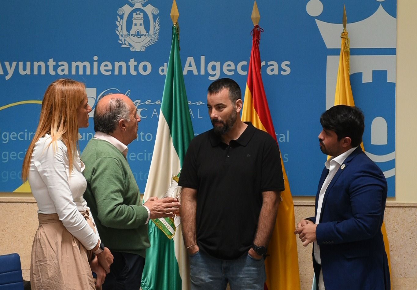 Landaluce conoce a la familia del pequeño Roberto, que padece Síndrome Capos