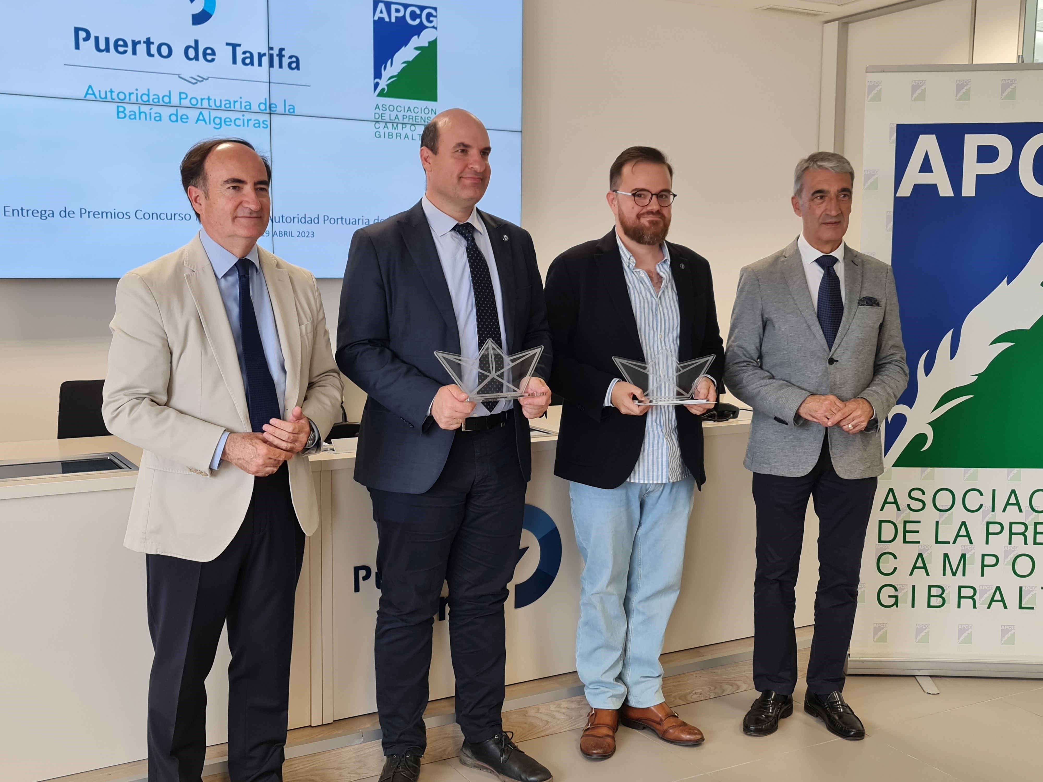 APBA entrega los premios periodísticos. El Puerto de Tarifa busca alcanzar los dos millones de pasajeros en los próximos años