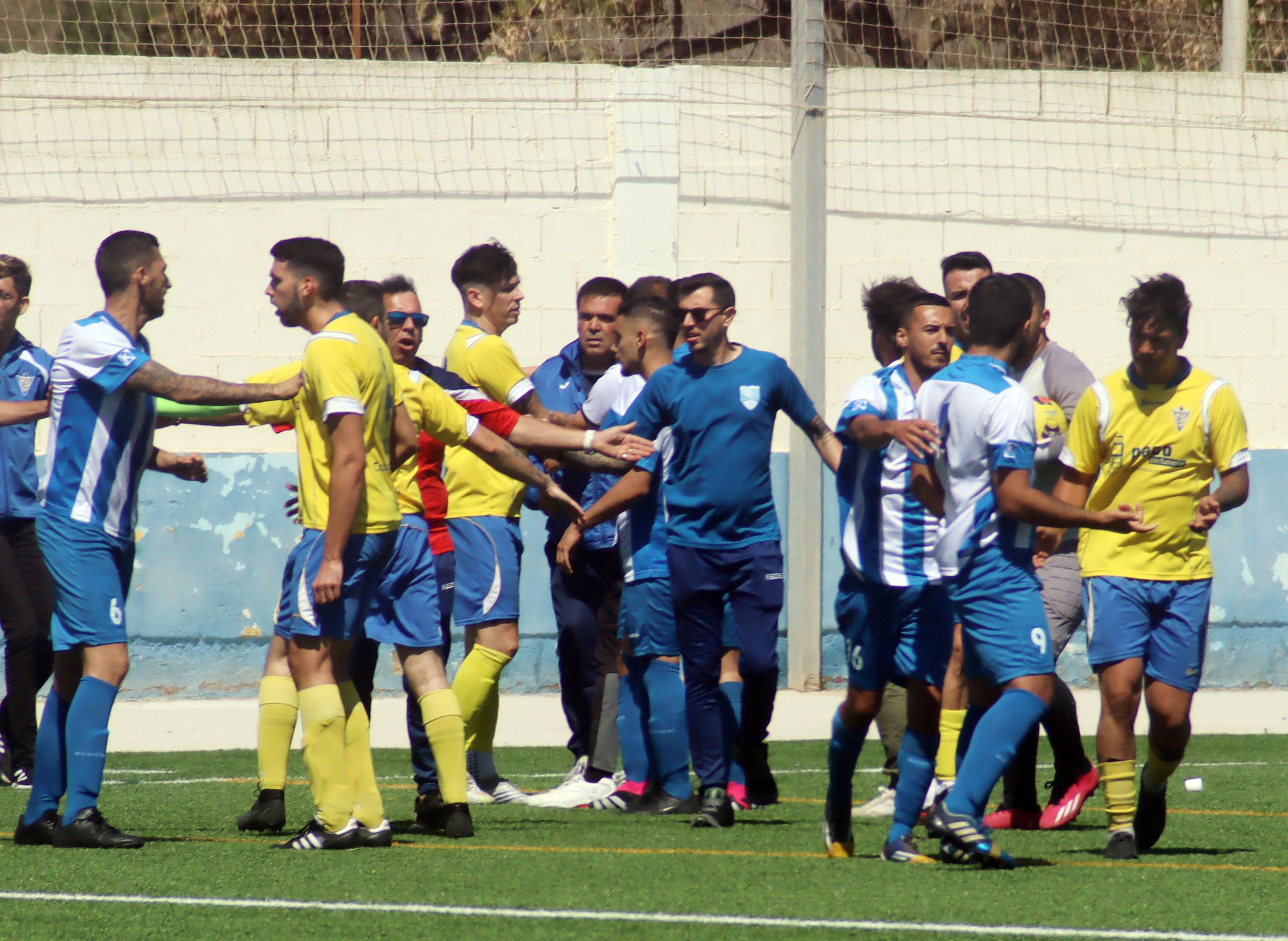 Un momento de la tangana entre Atlético Pastores y Trebujena Balompié