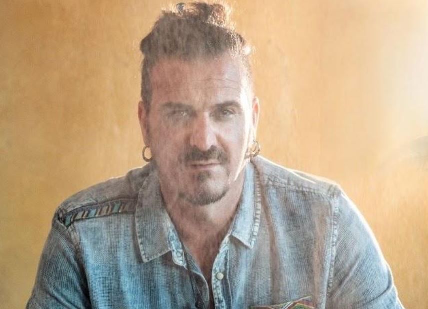 El cantante sevillano Nolasco actuará en la Plaza Fariñas el 6 de mayo.