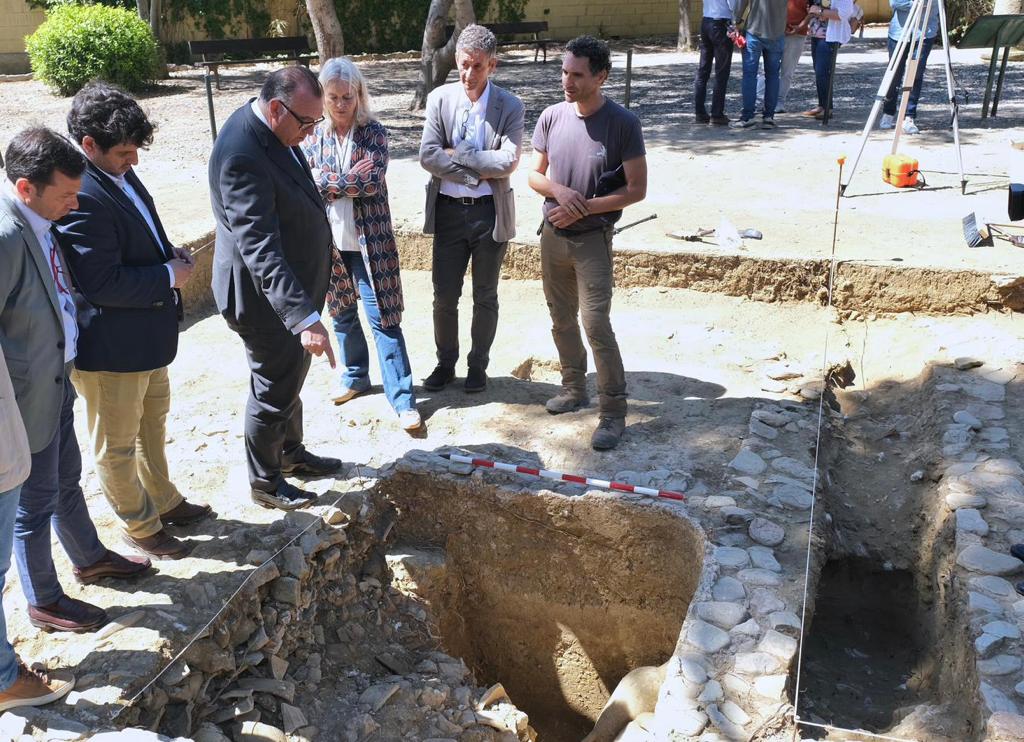 Visita del consejero Arturo Bernal a Carteia.